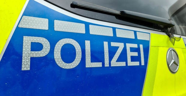 Mehrere Menschen wurden verletzt, die Polizei schoss auf den Wagen.