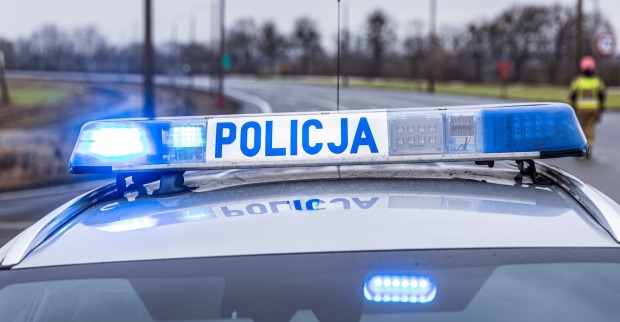 Ein 19-jähriger Schüler griff Mitschüler und Lehrkräfte mit einem scharfen Werkzeug an.