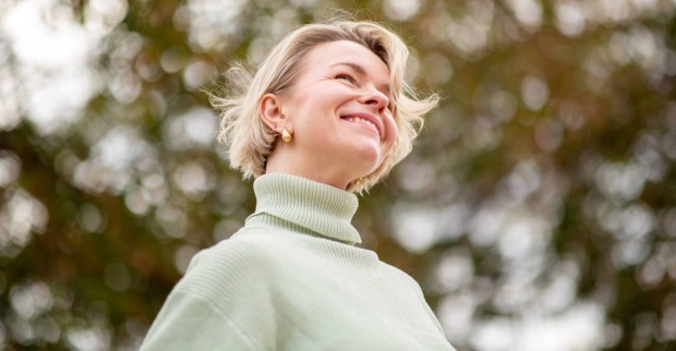 Nahaufnahme einer lächelnden blonden Frau | Credit: Today is Tuesday/Shutterstock