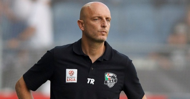 Slobodan „Bobby“ Grubor, ehemaliger Trainer von Austria Klagenfurt, am Spielfeldrand