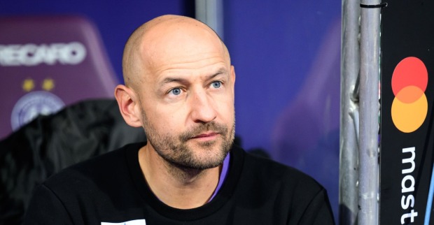 Austria Trainer Stephan Helm auf der Seitenlinie