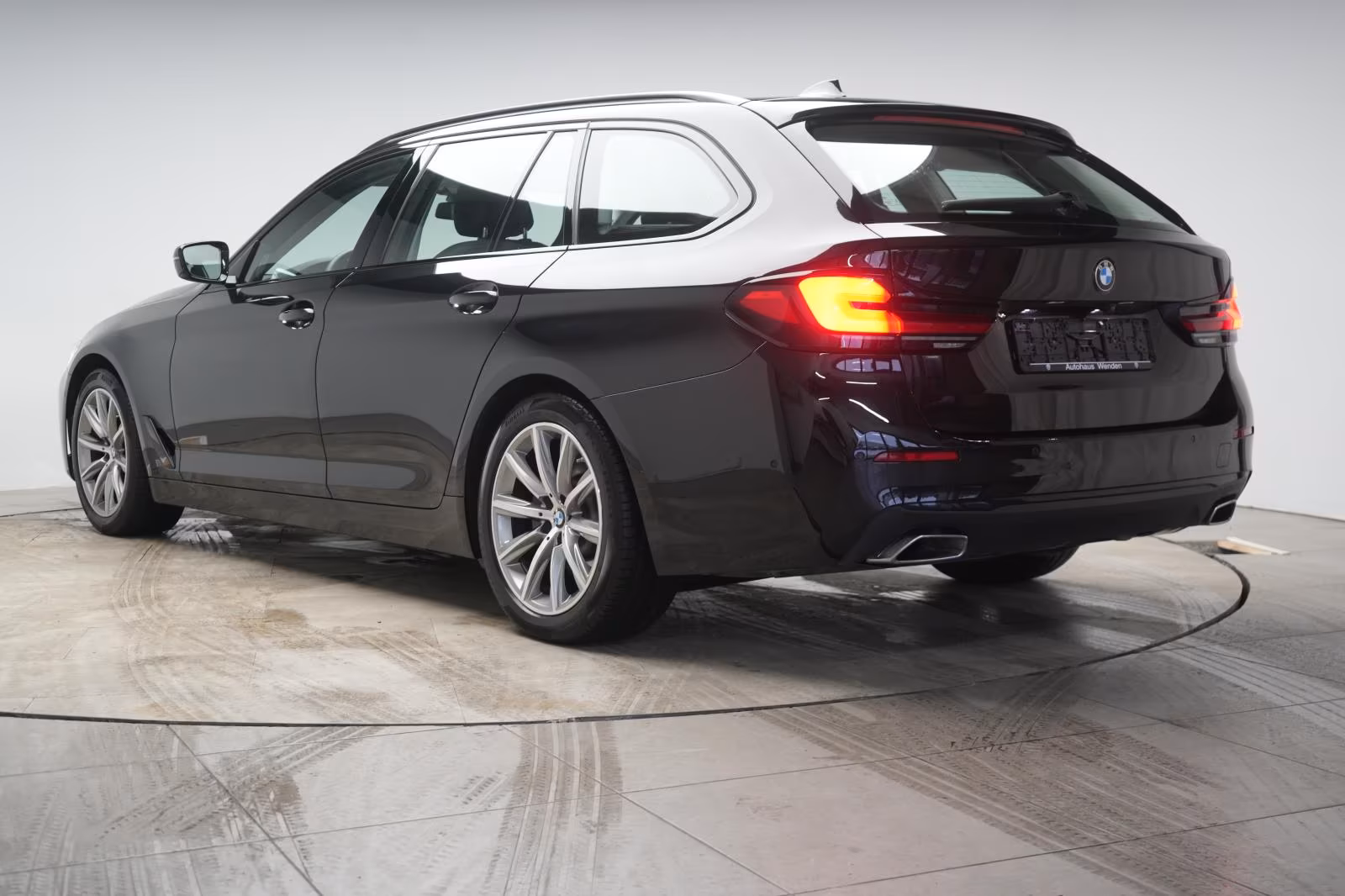 (B-585) BMW 520 d Touring M Sport Leder/ACC/Kamera/Virtual/H - Image 4