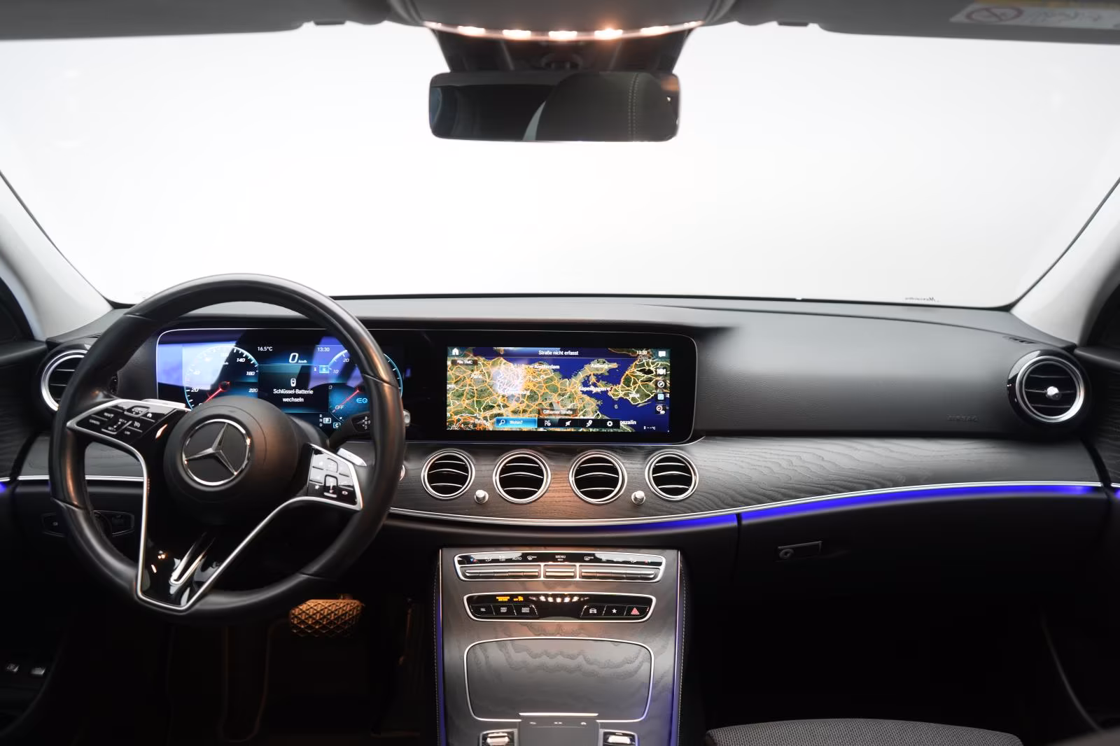 (B-664) Mercedes-Benz(Hybrid) E 300 E T 9G-Tronic Leder/Temp/Kamera/Pano/A - Image 14