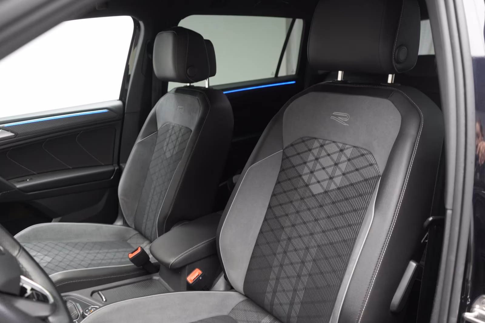 (B-249) Volkswagen Tiguan Allspace 2.0 TDI 4 Motion R line ACC/Kame - Image 7