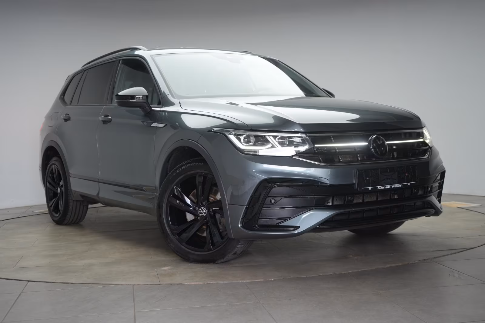 (B-764) Volkswagen Tiguan Allspace 2.0 TDI 4Motion DSG R-Line ACC/K - Image 1