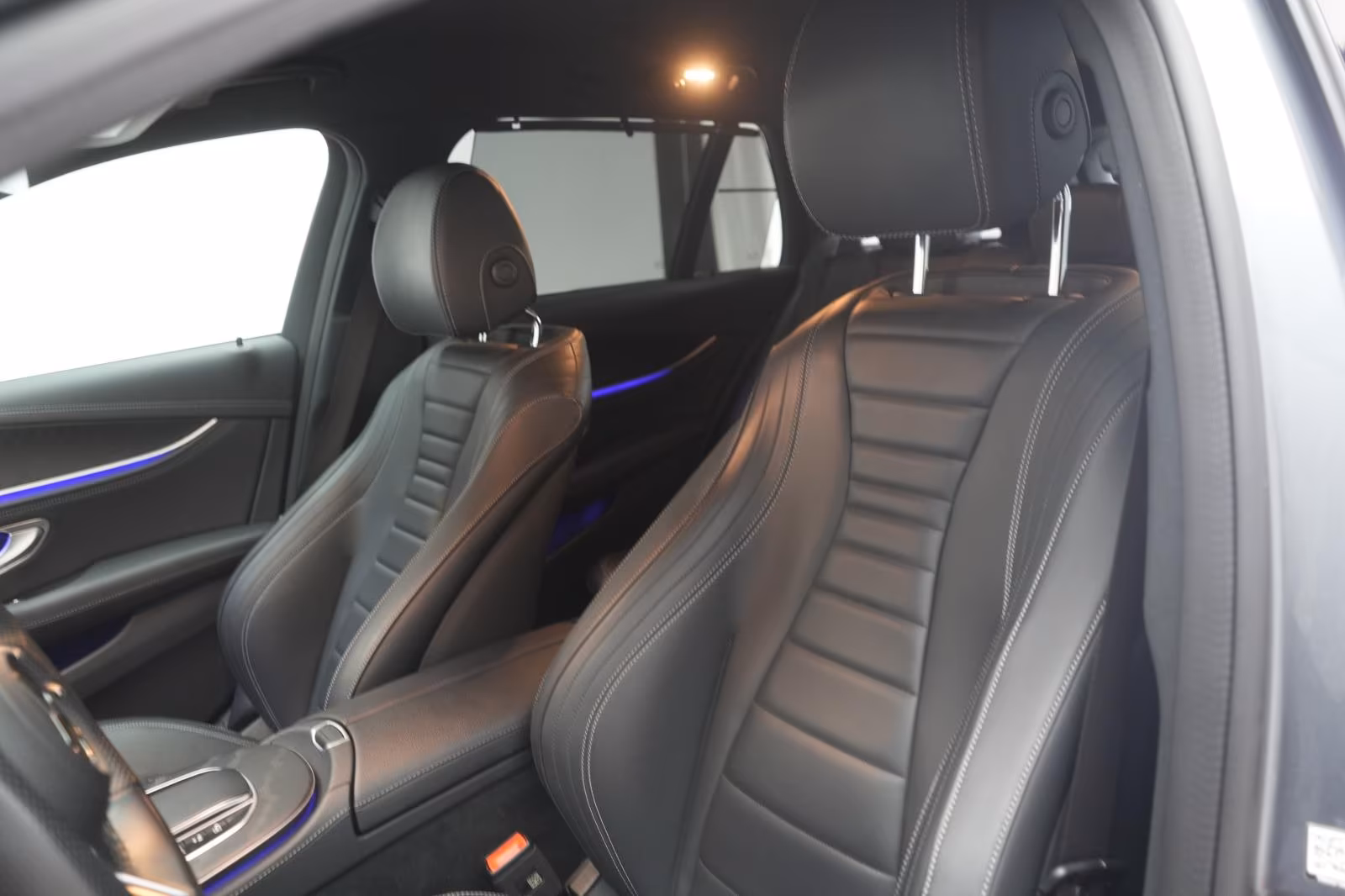 (B-115) Mercedes-Benz(Hybrid) E 300 e T 9G-Tronic AMG Softclose/Leder/HUD/Bu - Image 7