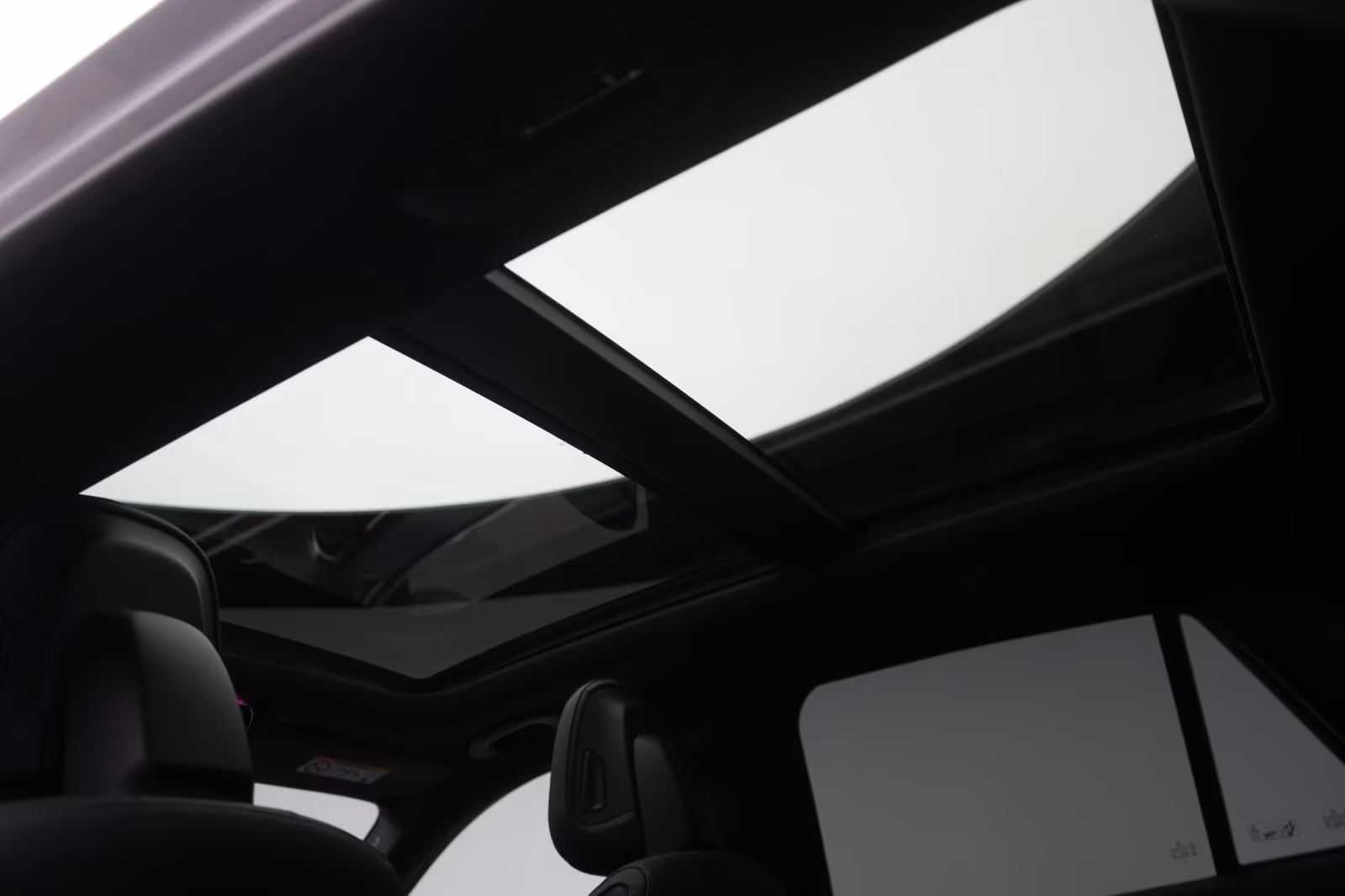 (B-189) Mercedes-Benz(Hybrid) GLC 300 de 4Matic 9G-Tronic Avantgarde Advanc - Image 12