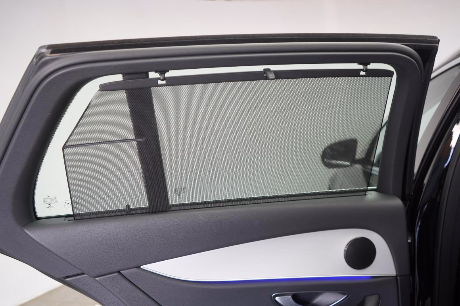 (B-039) Mercedes-Benz(Hybrid) E 300 de 4Matic T Avantgarde Leder/Distronic/Kam - Image 24