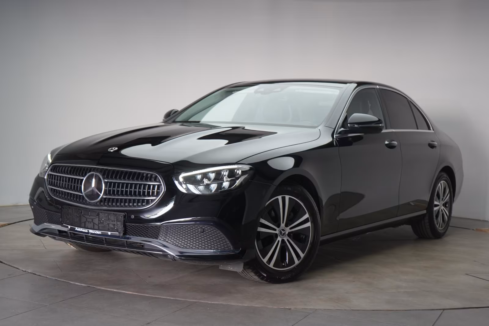 (B-772) Mercedes-Benz E 220 d 9G-Tronic Avantgarde CarPlay/Distronic/B - Image 3
