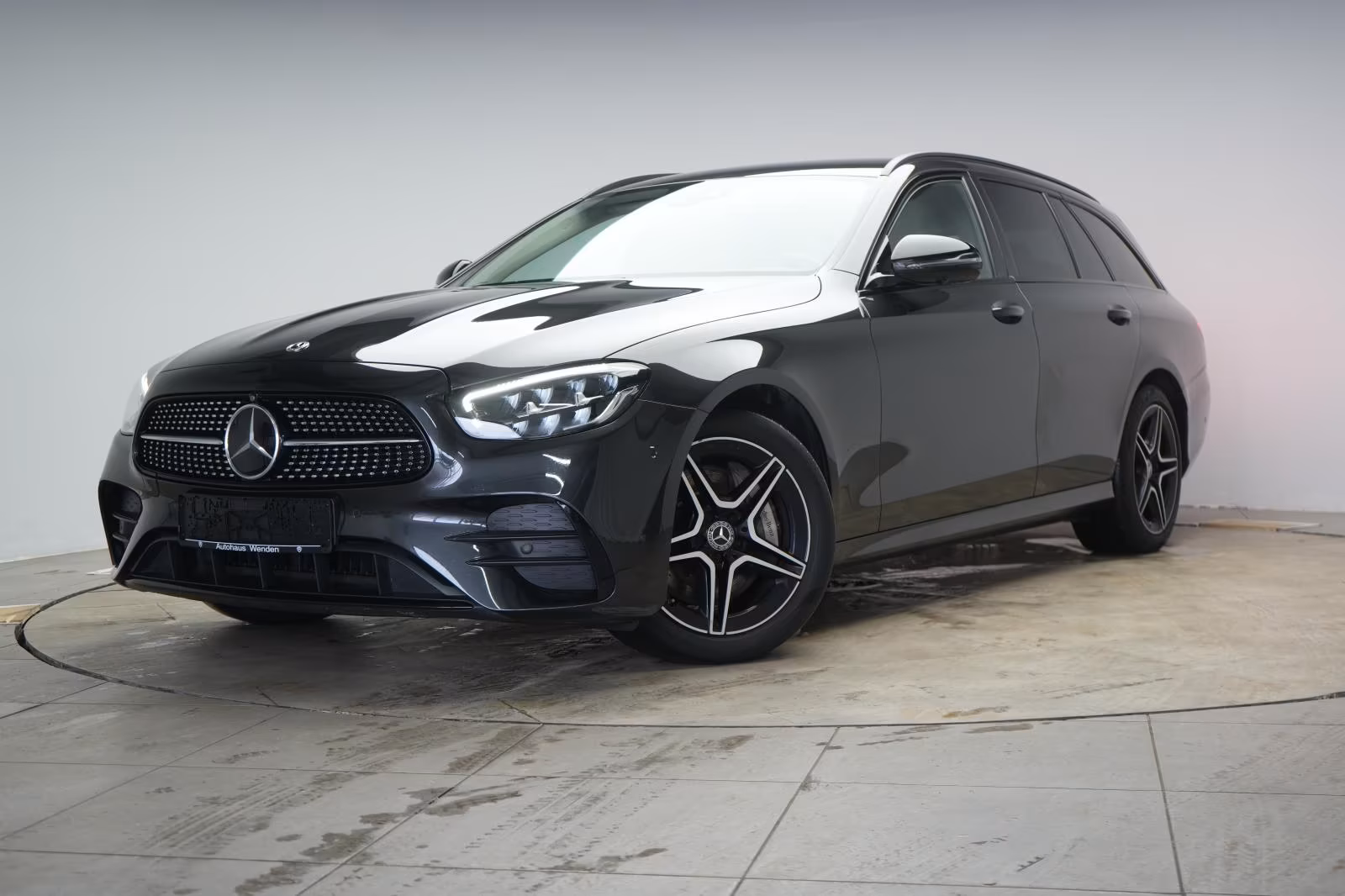 (B-349) Mercedes-Benz(Hybrid) E 300 de T 9G-Tronic AMG Leder/Distronic/Kamer - Image 3