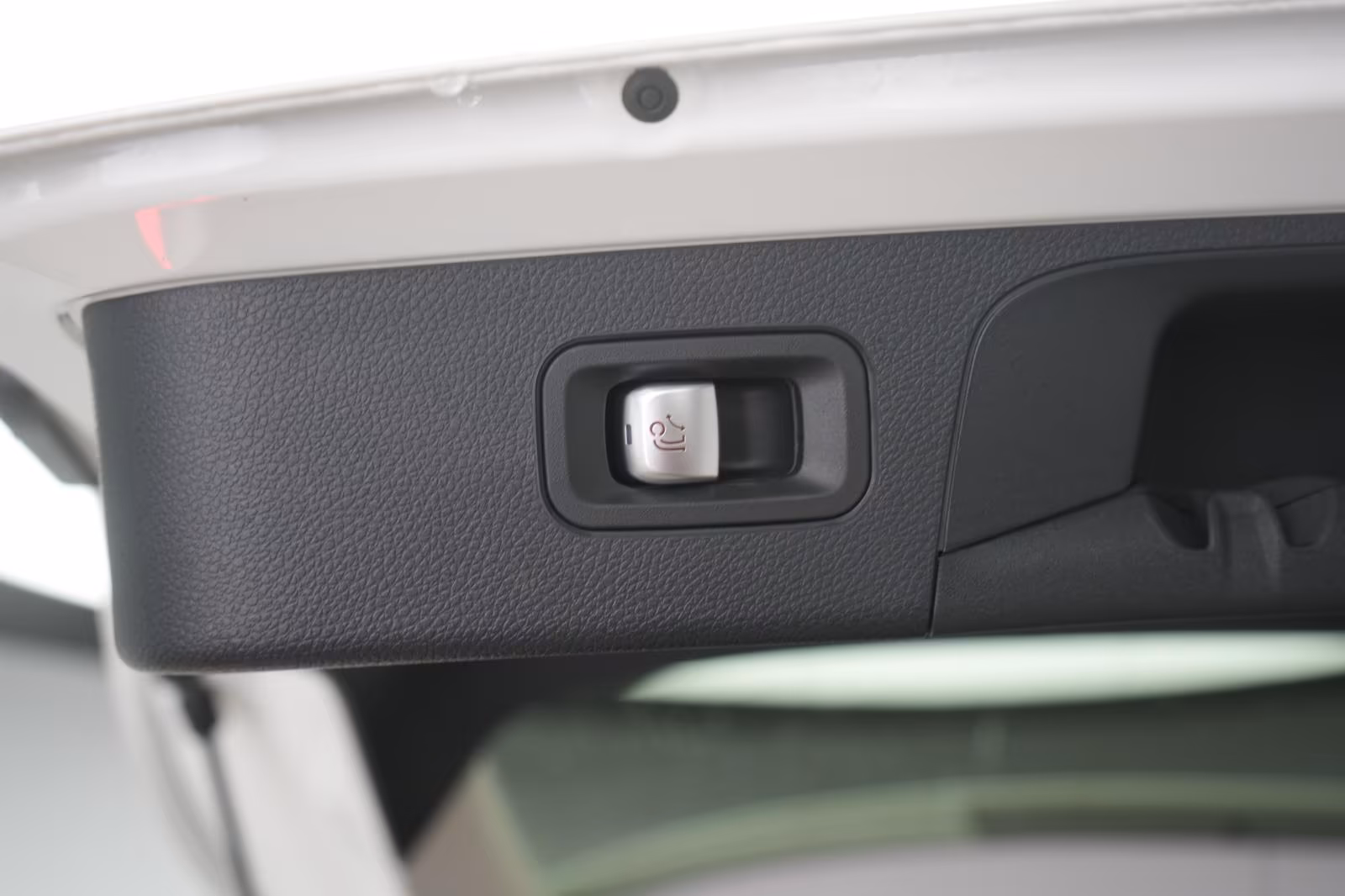 (B-233) Mercedes-Benz(Hybrid) GLC 300 e 4Matic 9G-Tronic Temp/Kamera/Pano/ - Image 26