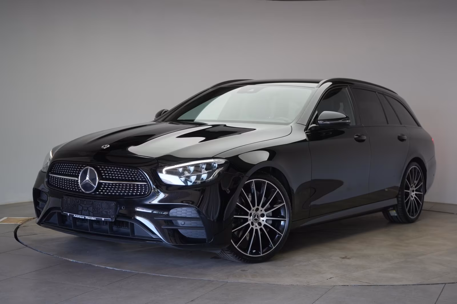 (B-607) Mercedes-Benz E 220 d T 9G-Tronic AMG CarPlay/Temp/Kamera/ - Image 3