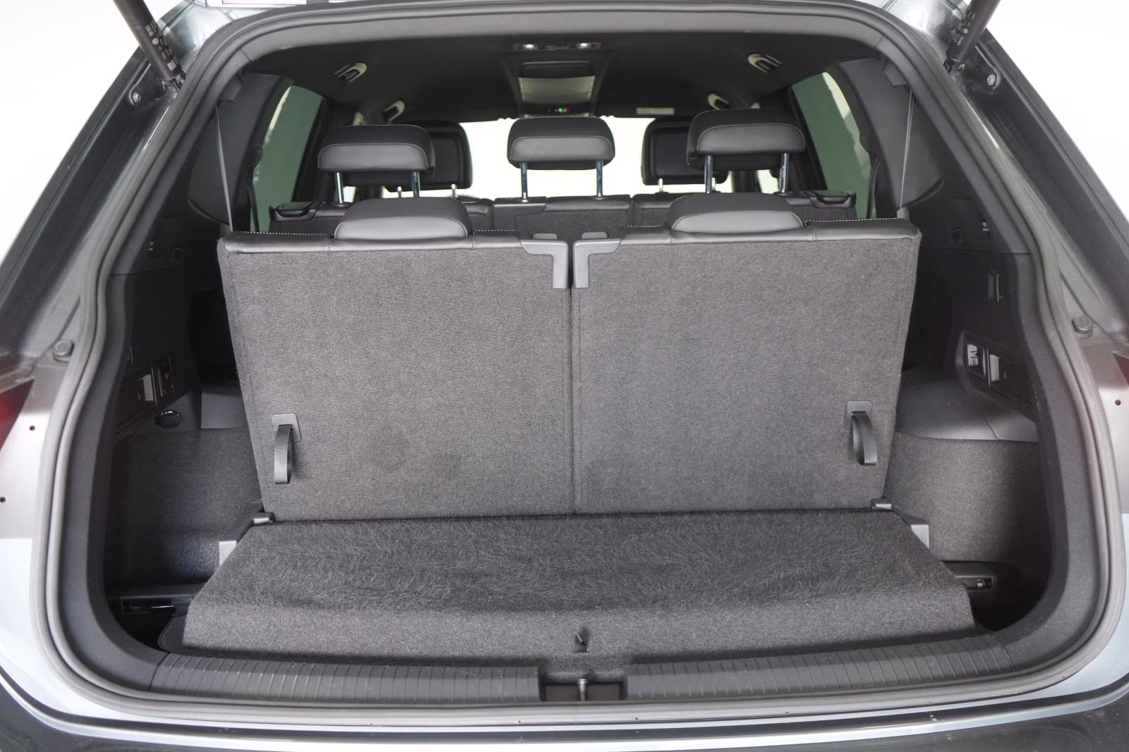 (B-516) Volkswagen(7chỗ) Tiguan Allspace 2.0 TSI 4Motion DSG R-Line Leder - Image 34