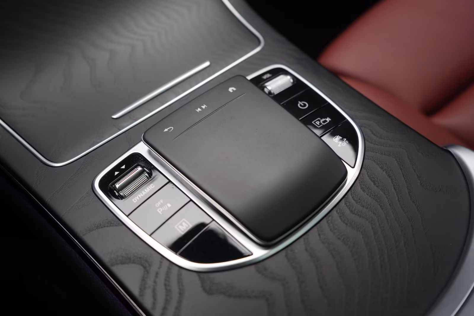 (B-703) Mercedes-Benz(Hybrid) GLC 300 e 4Matic 9G-Tronic AMG Leder/Distroni - Image 16