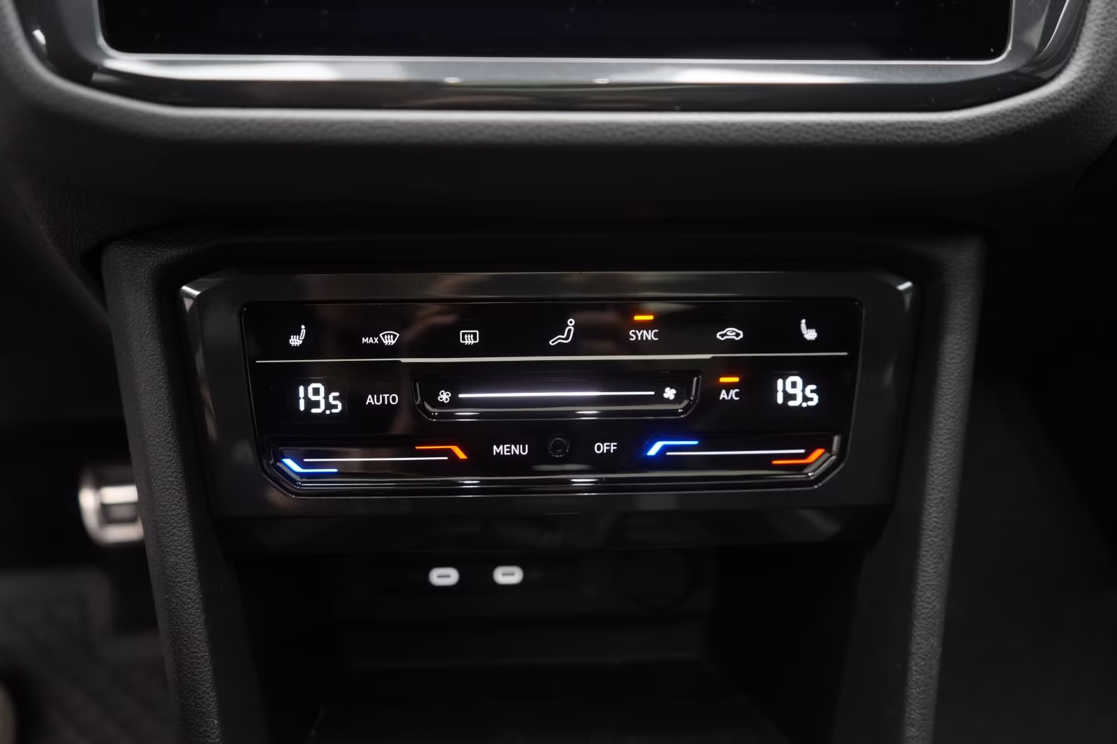 (B-164) Volkswagen Tiguan 2.0 TDI R-Line CarPlay/ACC/Virtual/Pano/A - Image 15