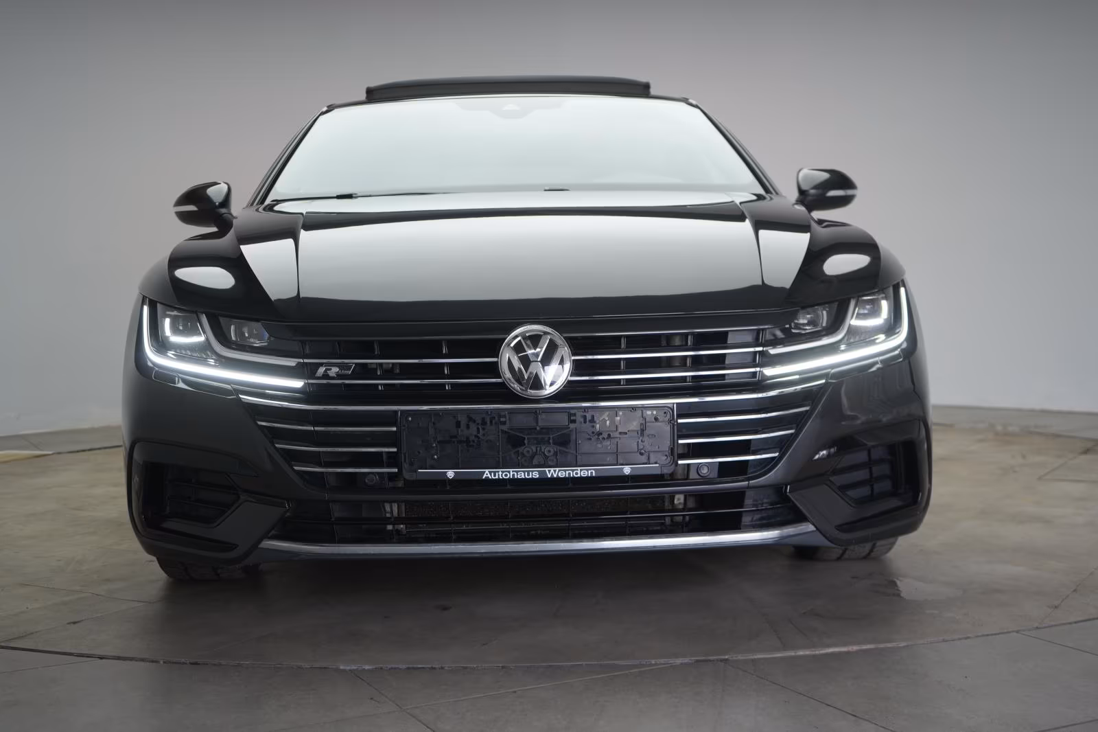 (B-735) Volkswagen Arteon 2.0 TSI DSG R line ACC/Pano/Lane/AHK - Image 2