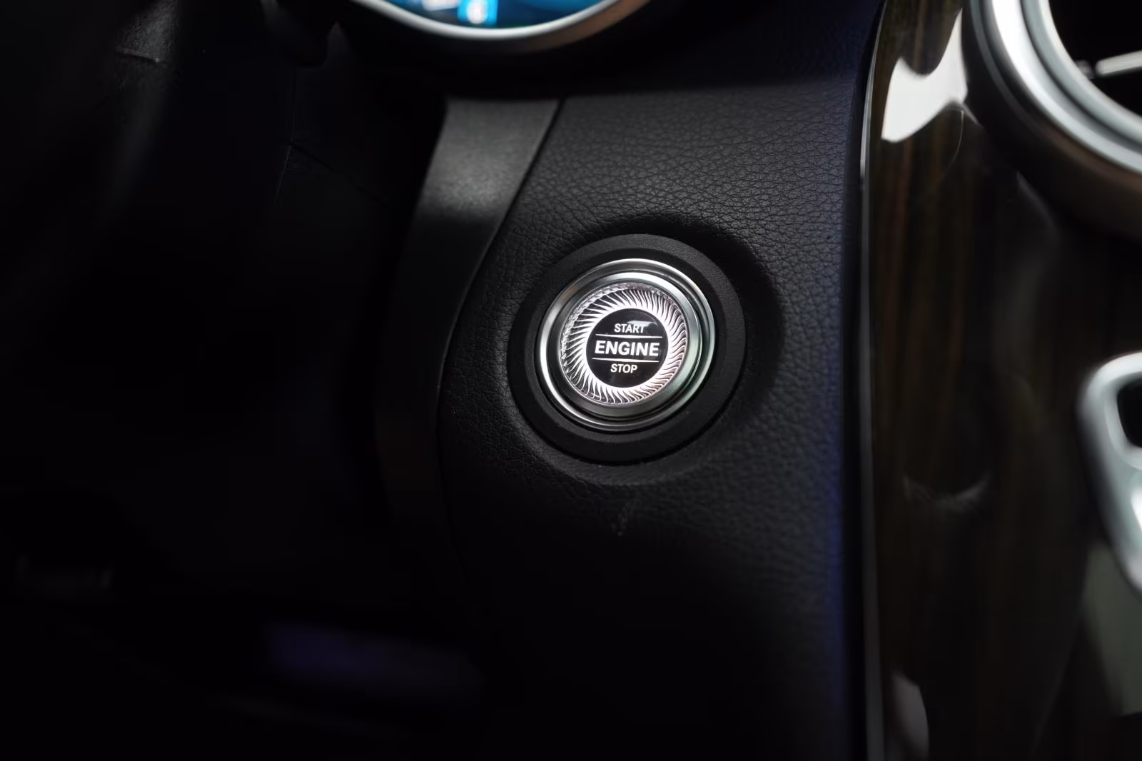 (B-396) Mercedes-Benz(Hybrid) GLC 300 e 4Matic 9G-Tronic Pano/Leder/360 Kamera - Image 14