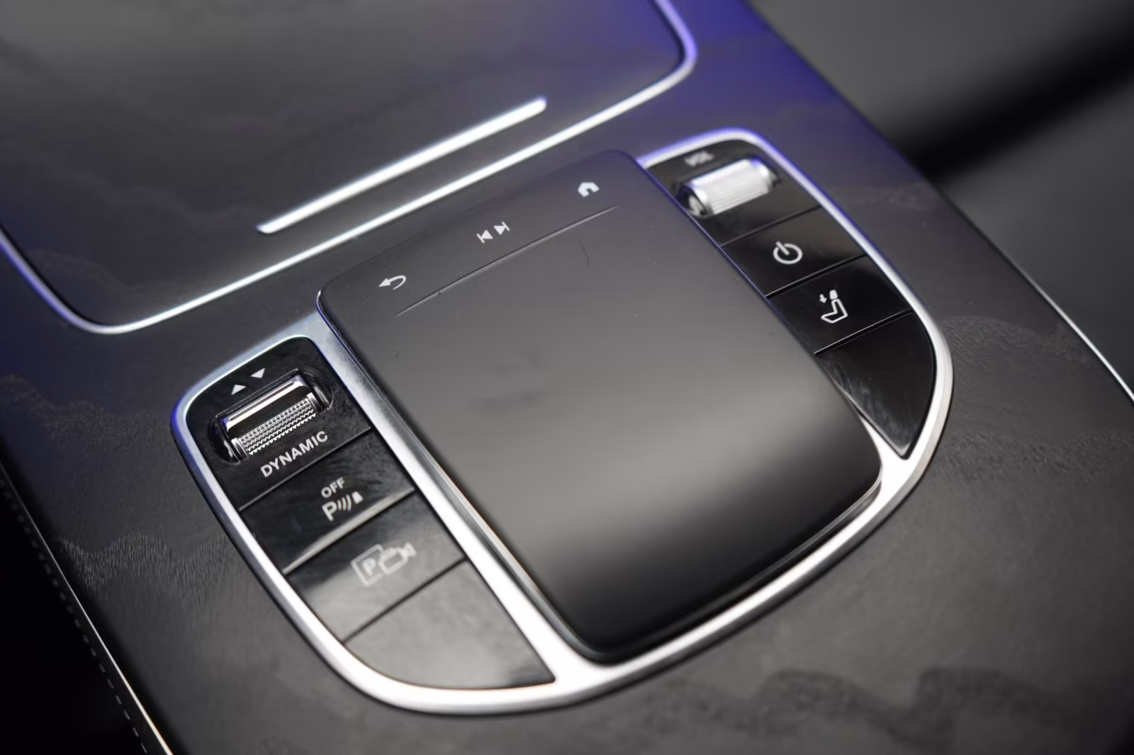 (B-115) Mercedes-Benz(Hybrid) E 300 e T 9G-Tronic AMG Softclose/Leder/HUD/Bu - Image 13