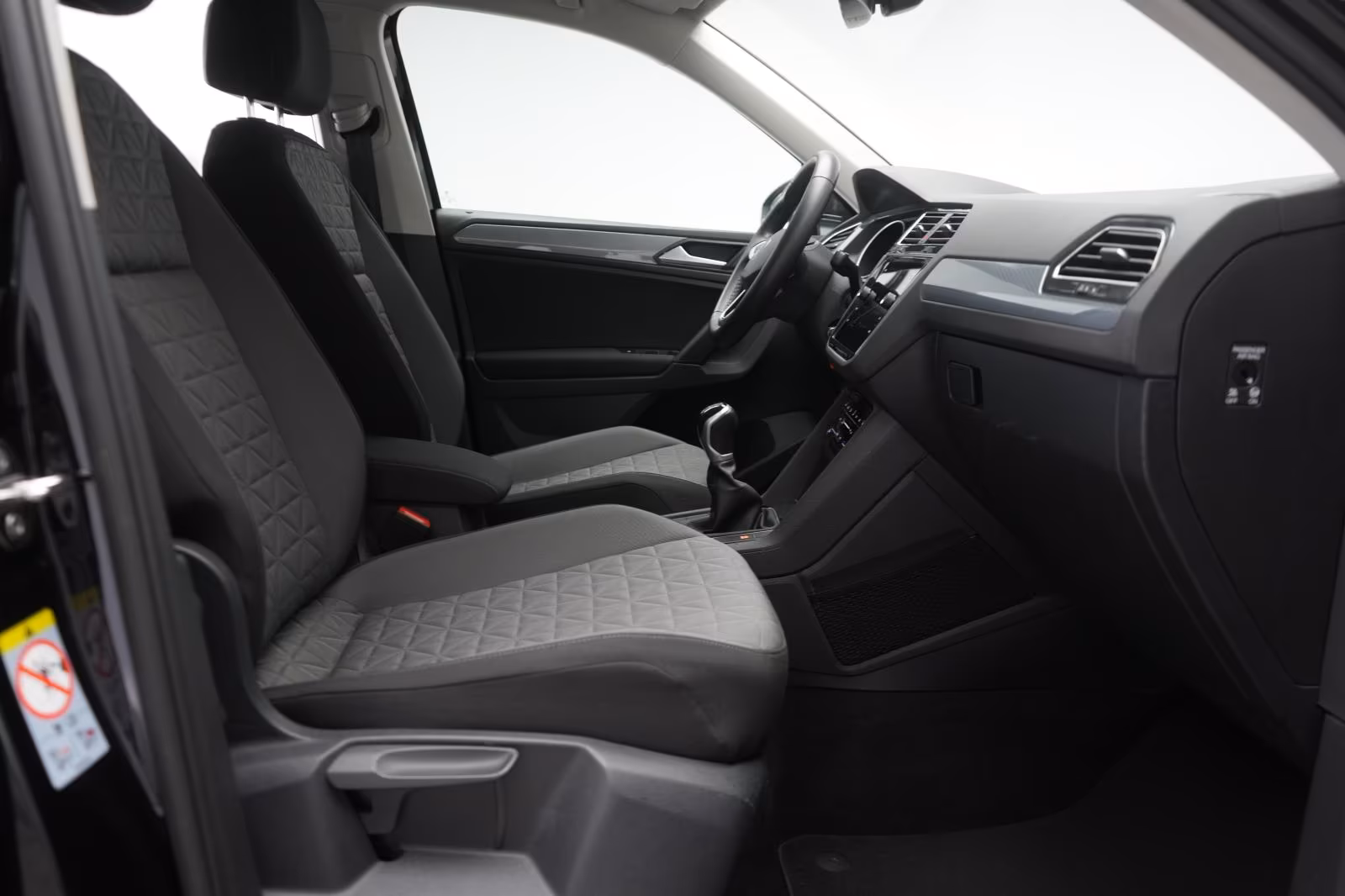 (B-654) Volkswagen Tiguan 1.5 TSI Life ACC/Lane/Appconnect/ - Image 9
