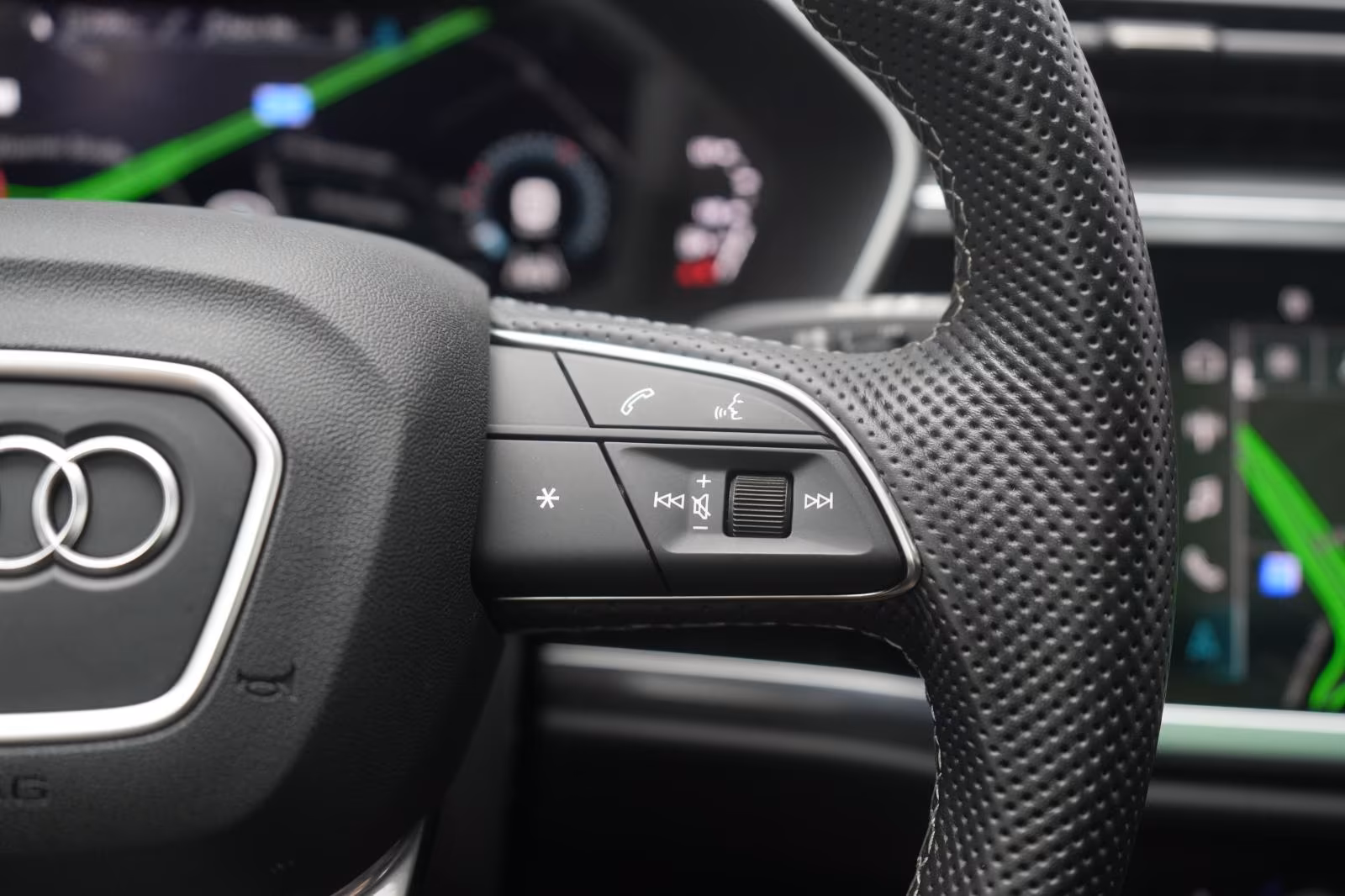 (B-291) Audi Q3 35 TDI S tronic S line Temp/Virtual/Pano/Lane - Image 13