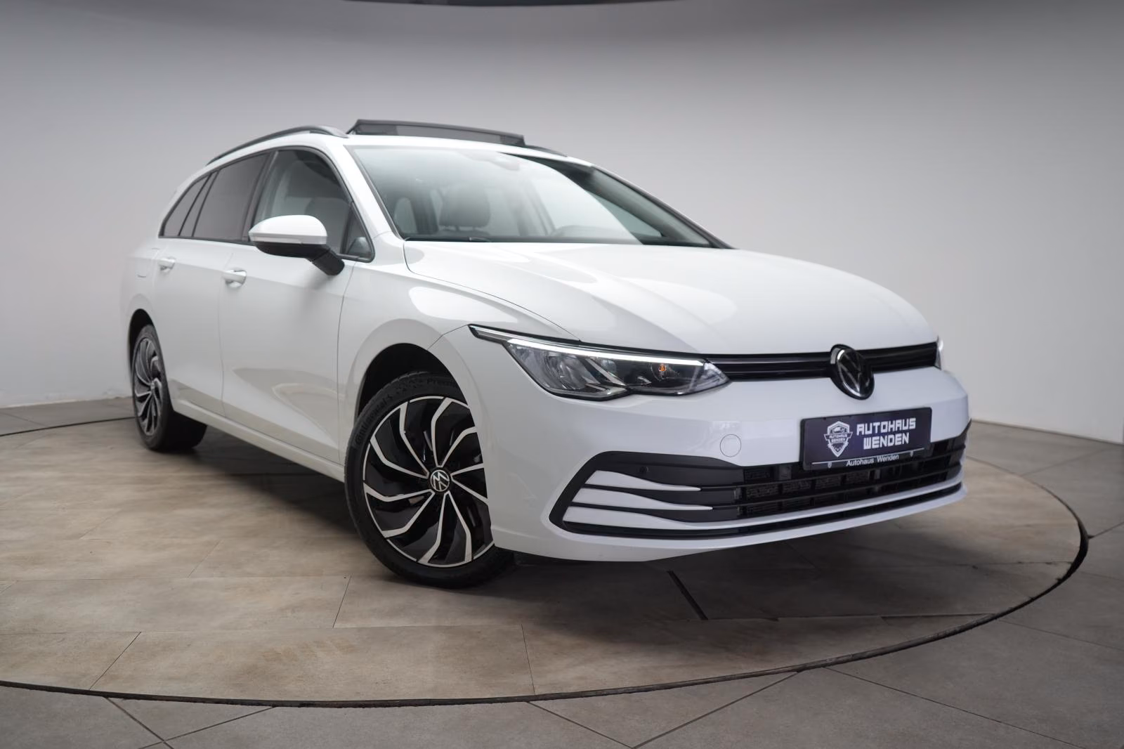 (B-046) Volkswagen Golf 2.0 TDI SCR DSG Life CarPlay/ACC/Virtual/P - Image 1