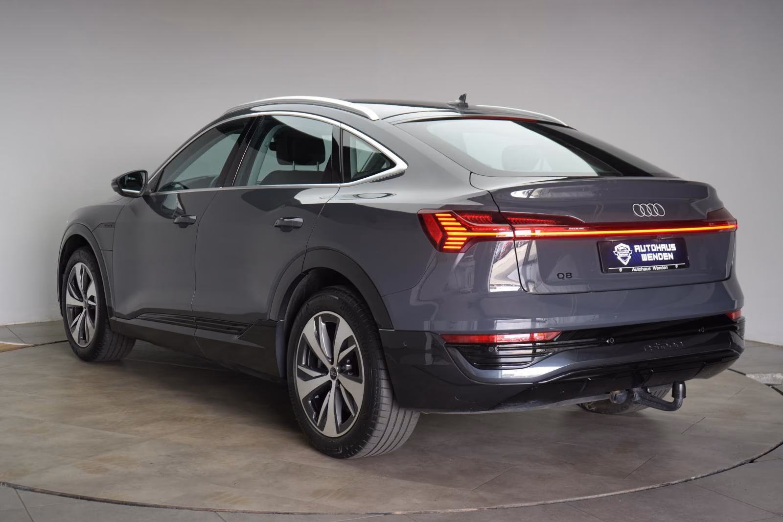 (B-653) Audi Q8 e-tron Sportback 55 quattro advanced - Image 4