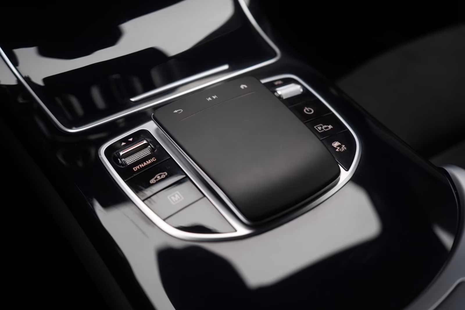 (B-587) Mercedes-Benz(Hybrid) GLC 300 e 4Matic 9G-Tronic AMG Temp/Kamera - Image 16