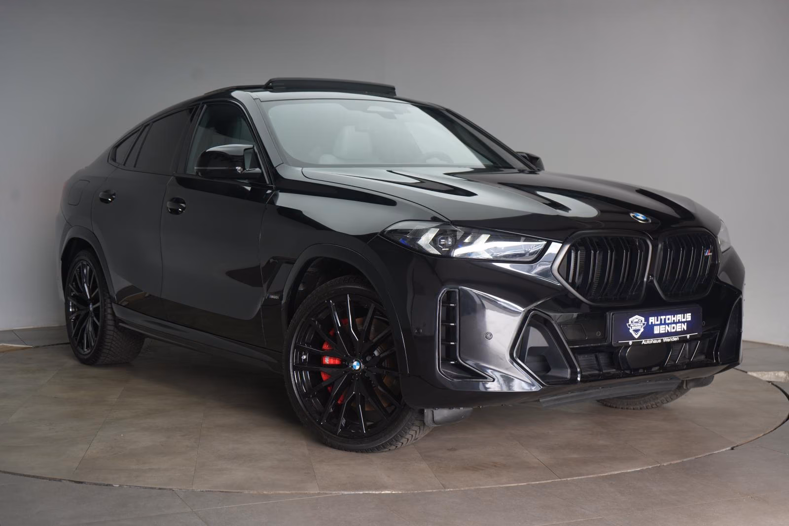 (B-006) BMW X6 M60 i xDrive Leder/HUD/SkyLounge/H&K/360Kamer - Image 1