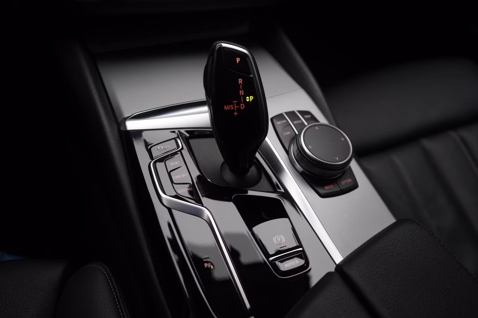 (B-464) BMW 530 i xDrive Touring Leder/Temp/HUD/Kamera/H&K/V - Image 14