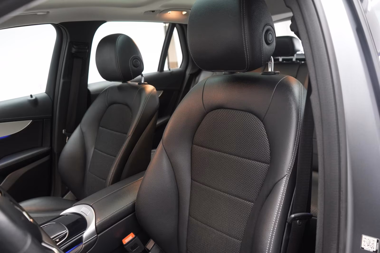 (B-503) Mercedes-Benz(Hybrid) GLC 300 e 4Matic 9G-Tronic Distronic/Kamera/P - Image 8