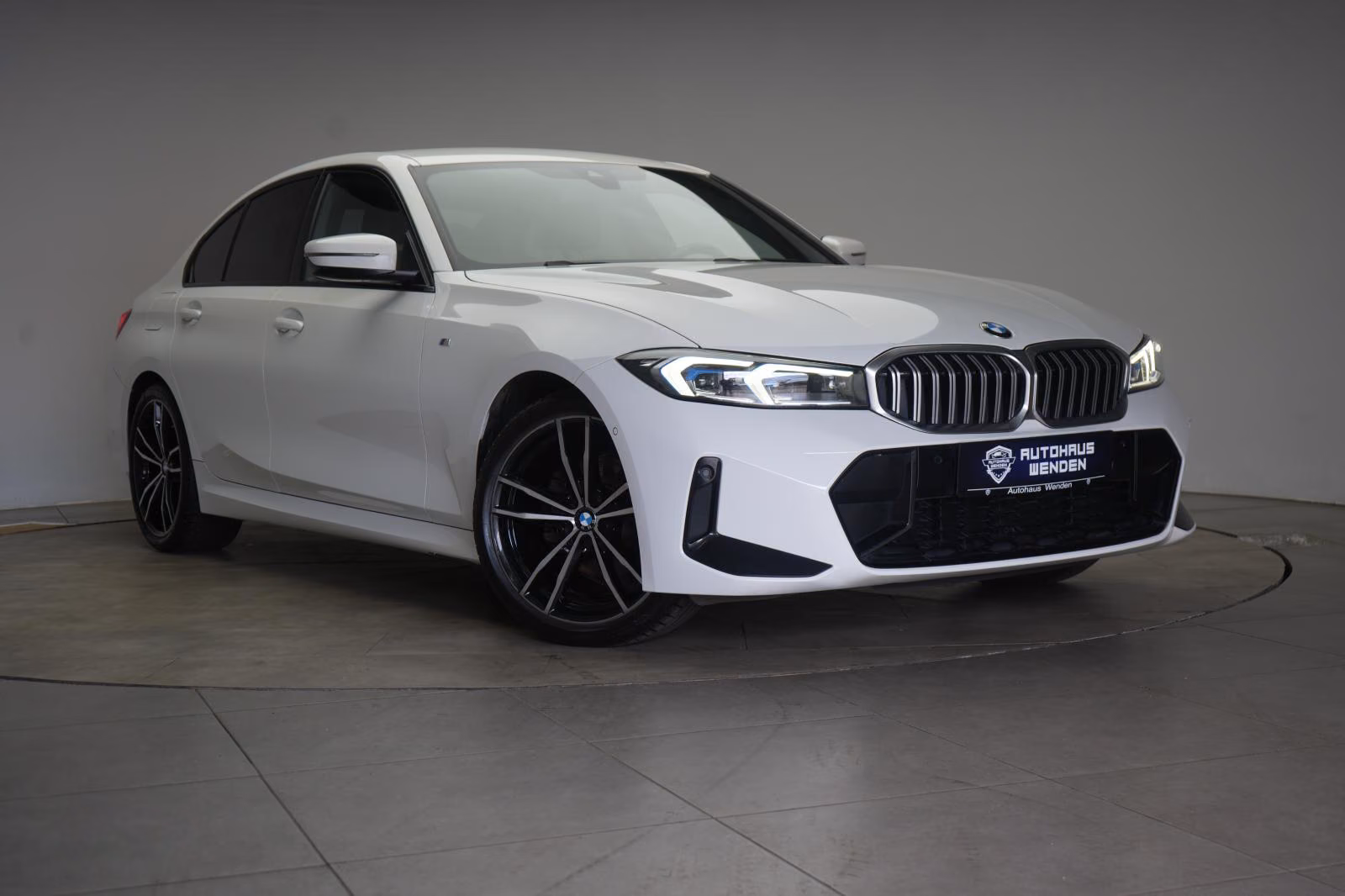 (B-769) BMW 320 i M-Sport HUD/Kamera/Lane/Side/ - Image 1