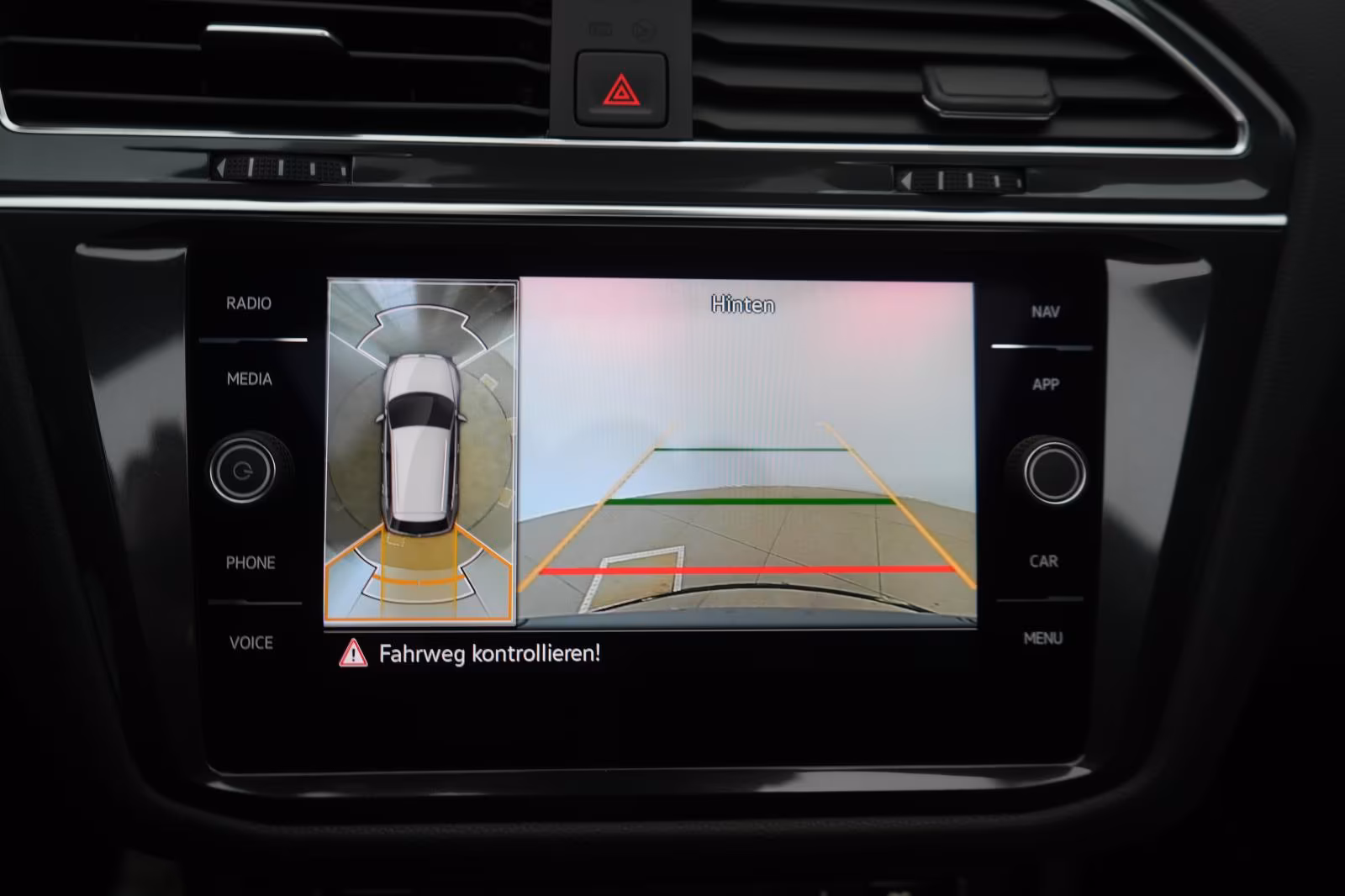 (B-770) Volkswagen Tiguan Allspace 2.0 TDI 4Motion DSG R line Navi/ - Image 8