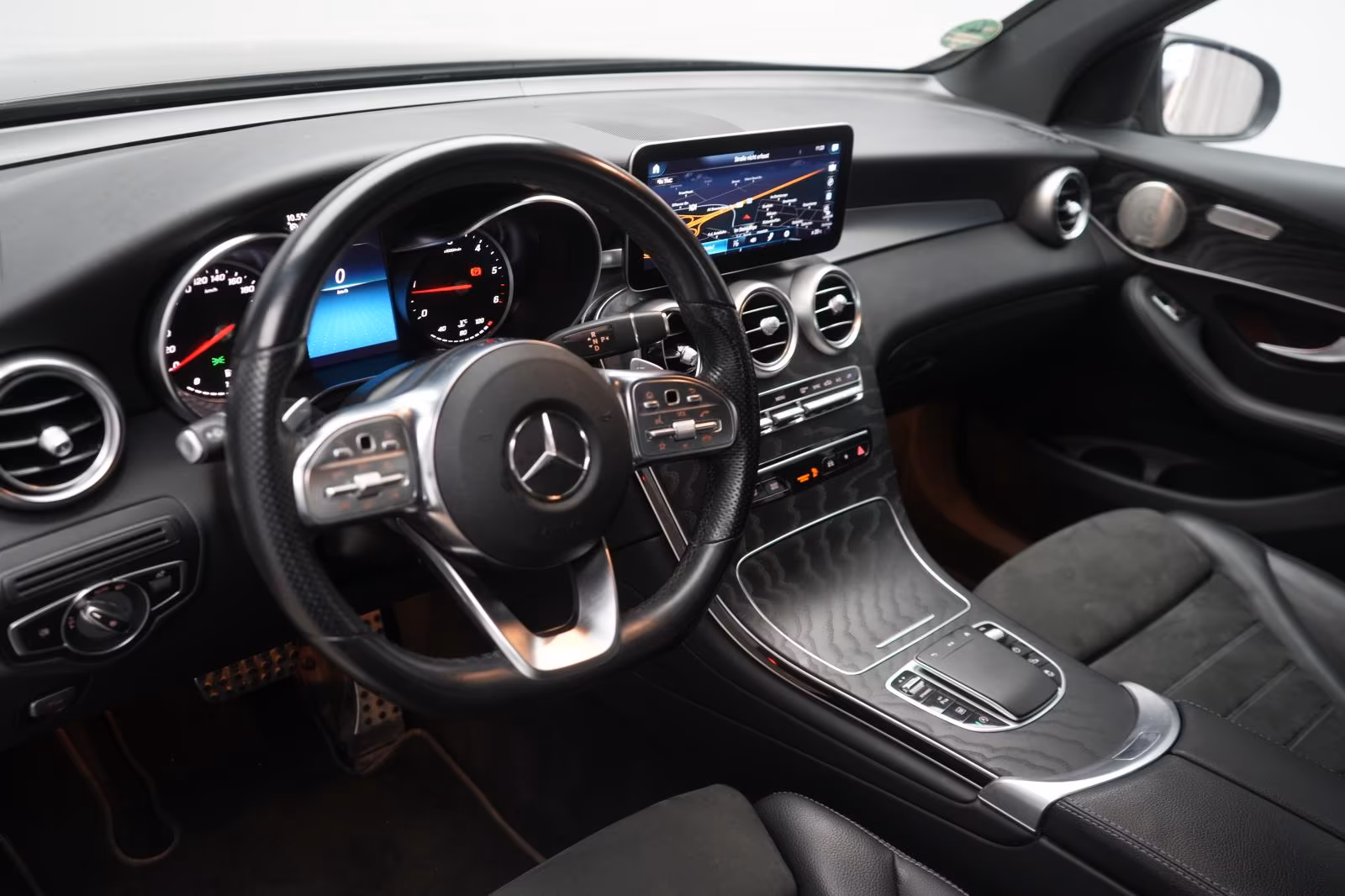 (B-717) Mercedes-Benz GLC 300 d 4Matic 9G-Tronic AMG Temp/Kamera - Image 7