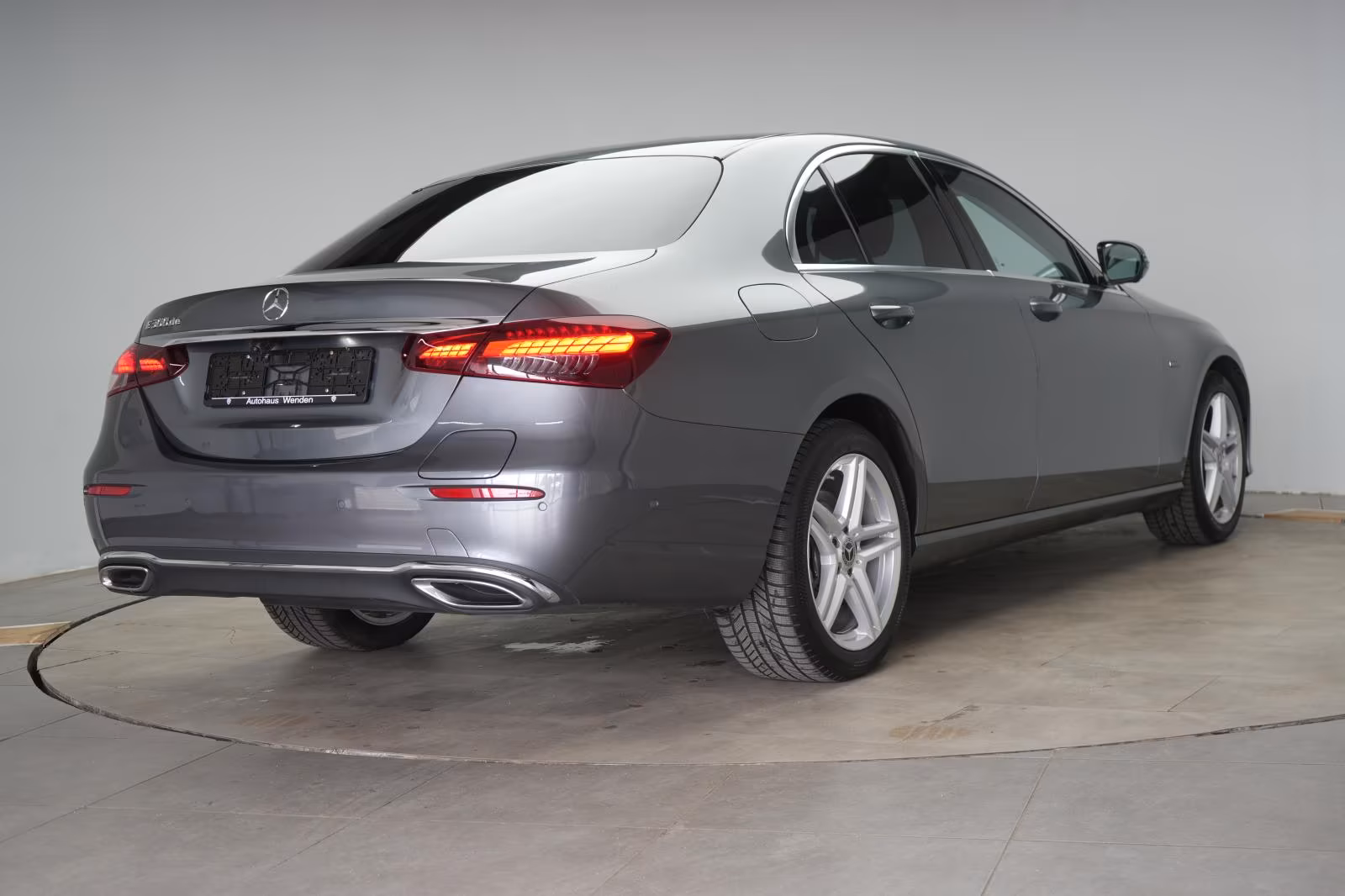 (B-237) Mercedes-Benz(Hybrid) E 300 de 9G-Tronic Leder/Softclose/Distronic/Kam - Image 5