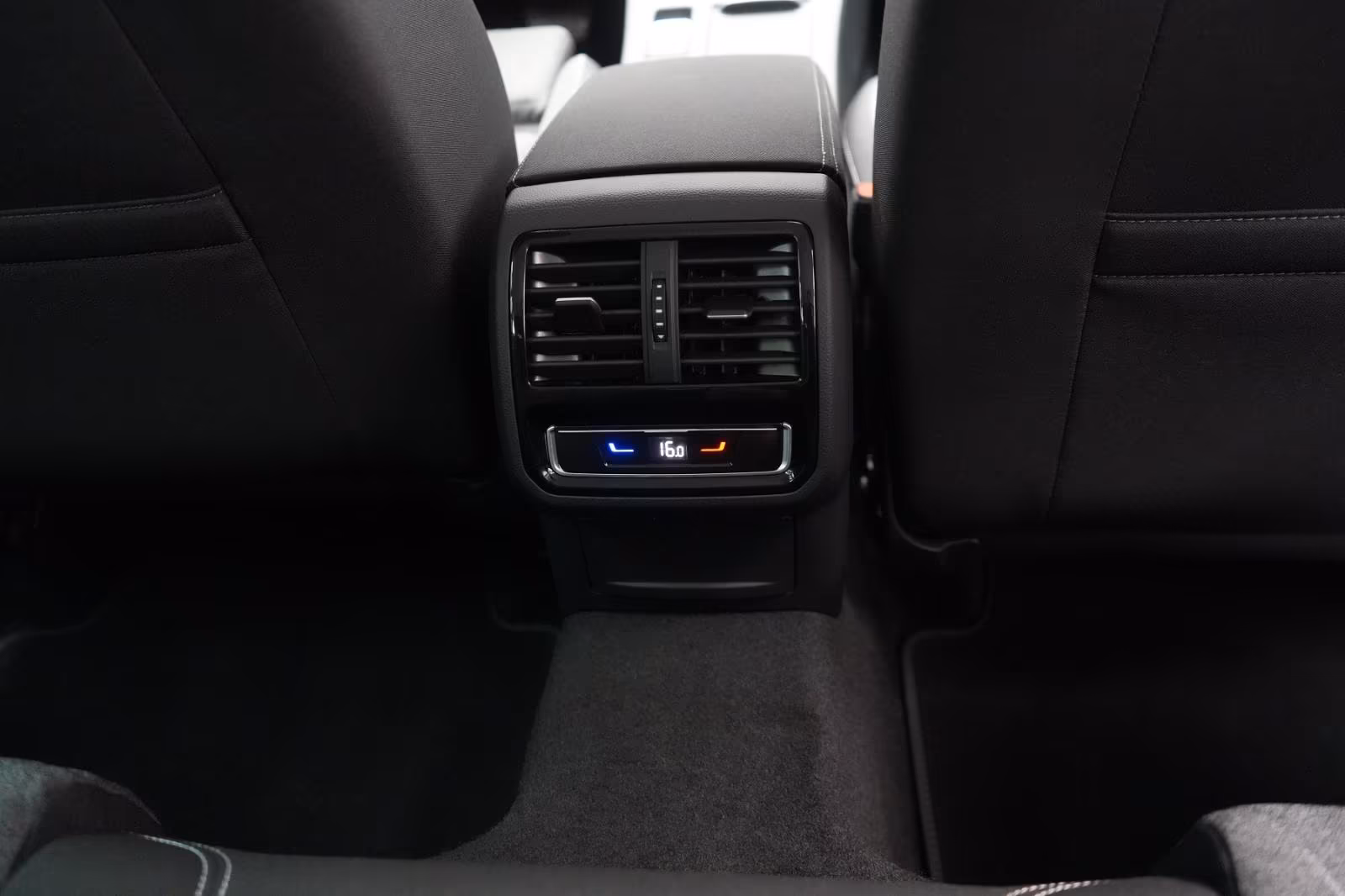 (B-042) Volkswagen Passat 2.0 TDI DSG Business ACC/Kamera/Lane/Side - Image 12