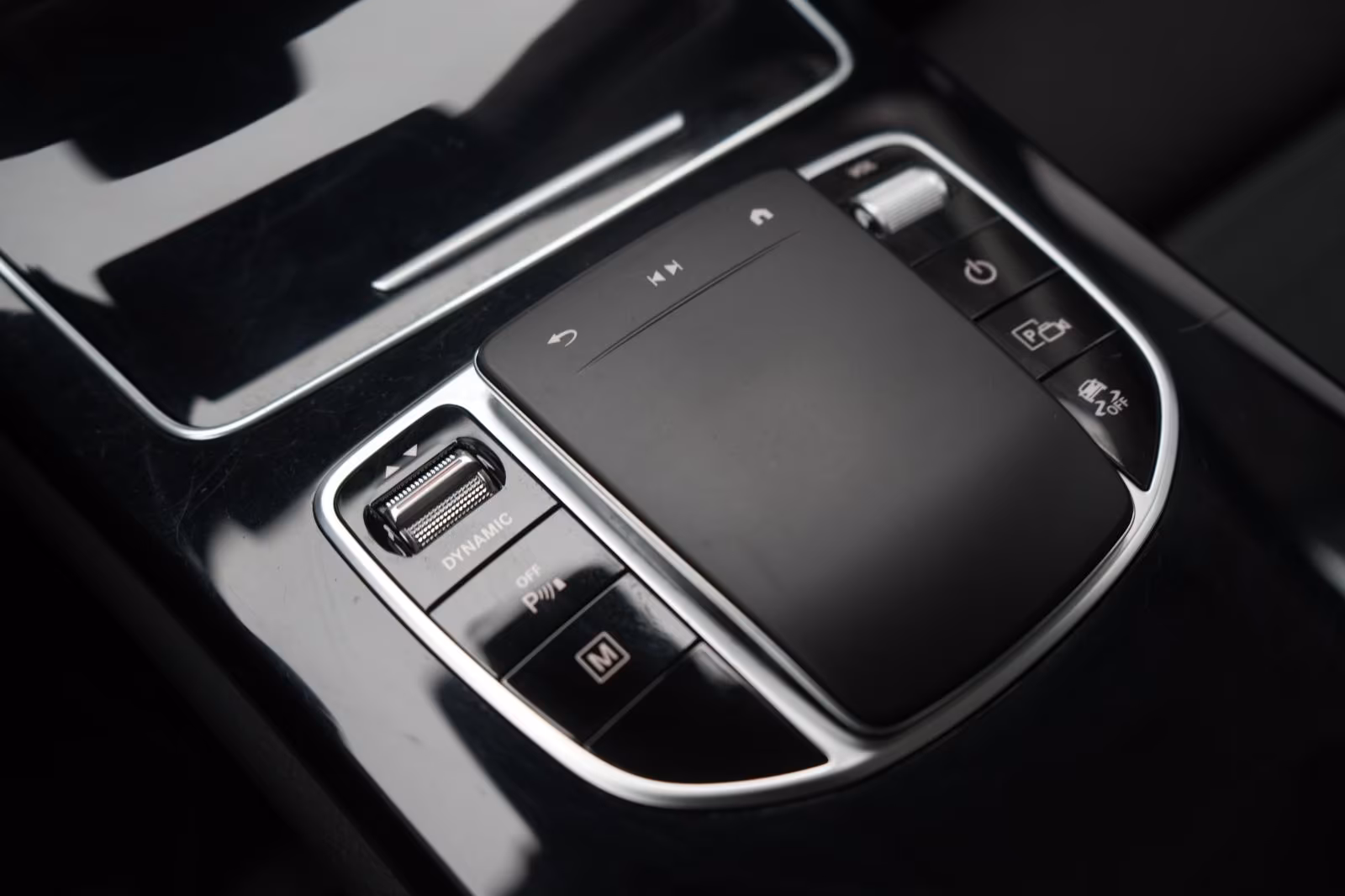 (B-376) Mercedes-Benz(Hybrid) GLC 300 e 4Matic 9G-Tronic Temp/Kamera/AHK/ - Image 16