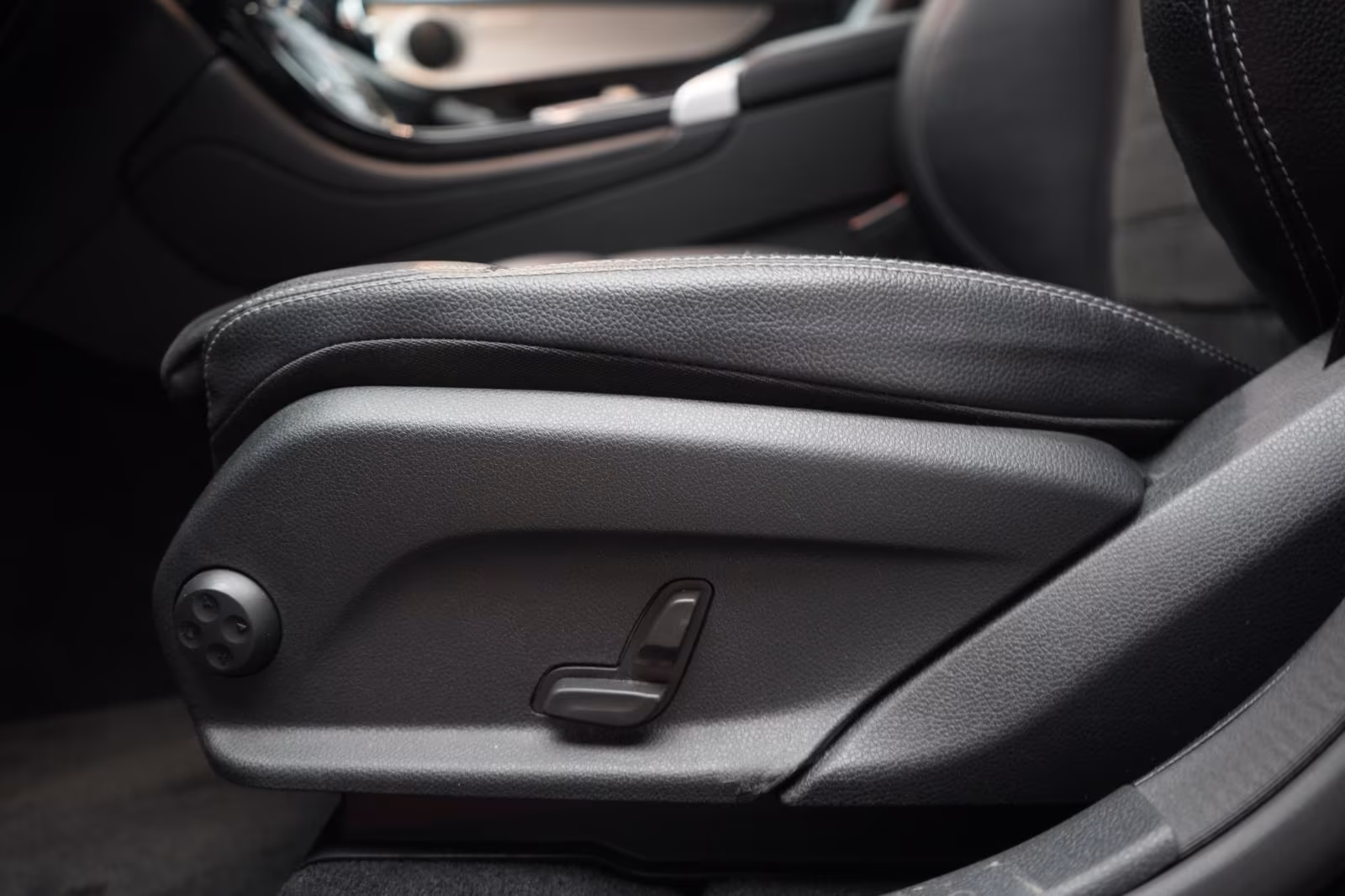 (B-761) Mercedes-Benz(Hybrid) GLC 300 de 4Matic 9G-Tronic AMG Navi/Temp/K - Image 15