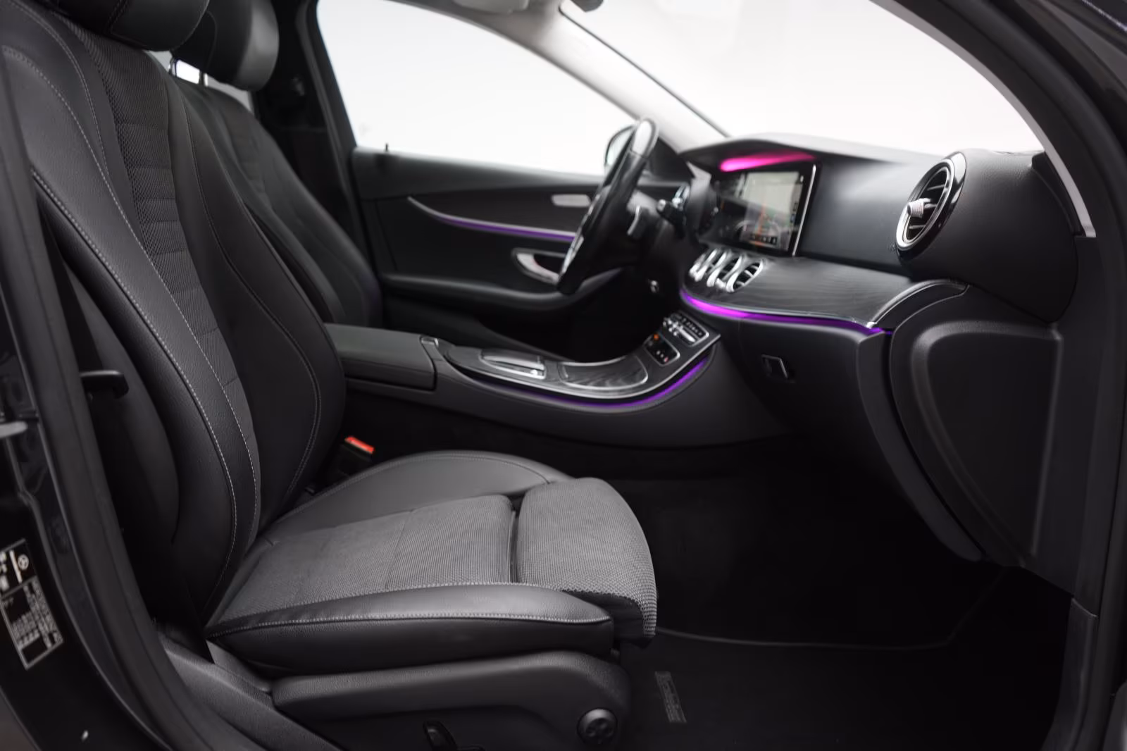 (B-099) Mercedes-Benz(Hybrid) E 300 de 9G-Tronic Avantgarde Distronic/Kamera - Image 9