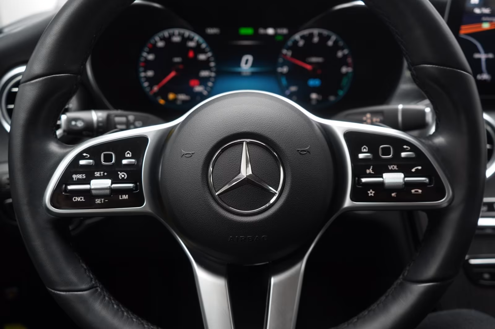 (B-037) Mercedes-Benz(Hybrid) GLC 300 de 4Matic 9G-Tronic Leder/Temp/Kam - Image 17