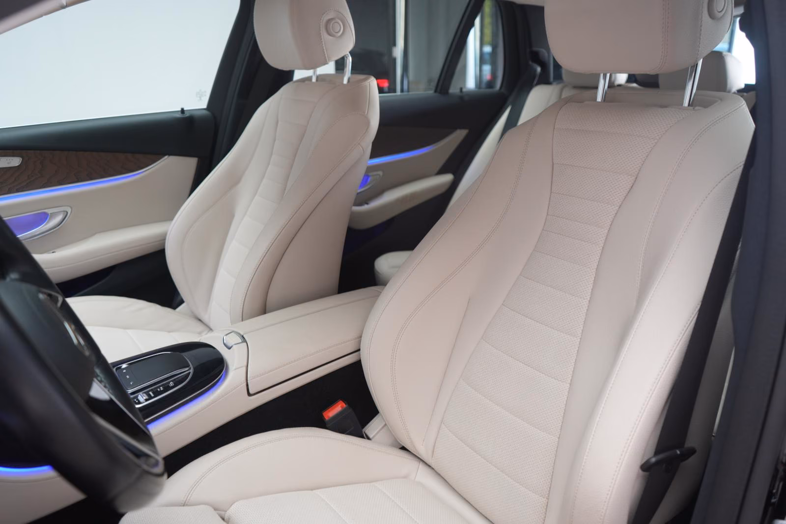 (B-724) Mercedes-Benz(Hybrid) E 300 de T 9G-Tronic AMG CarPlay/Temp/Kamera - Image 7