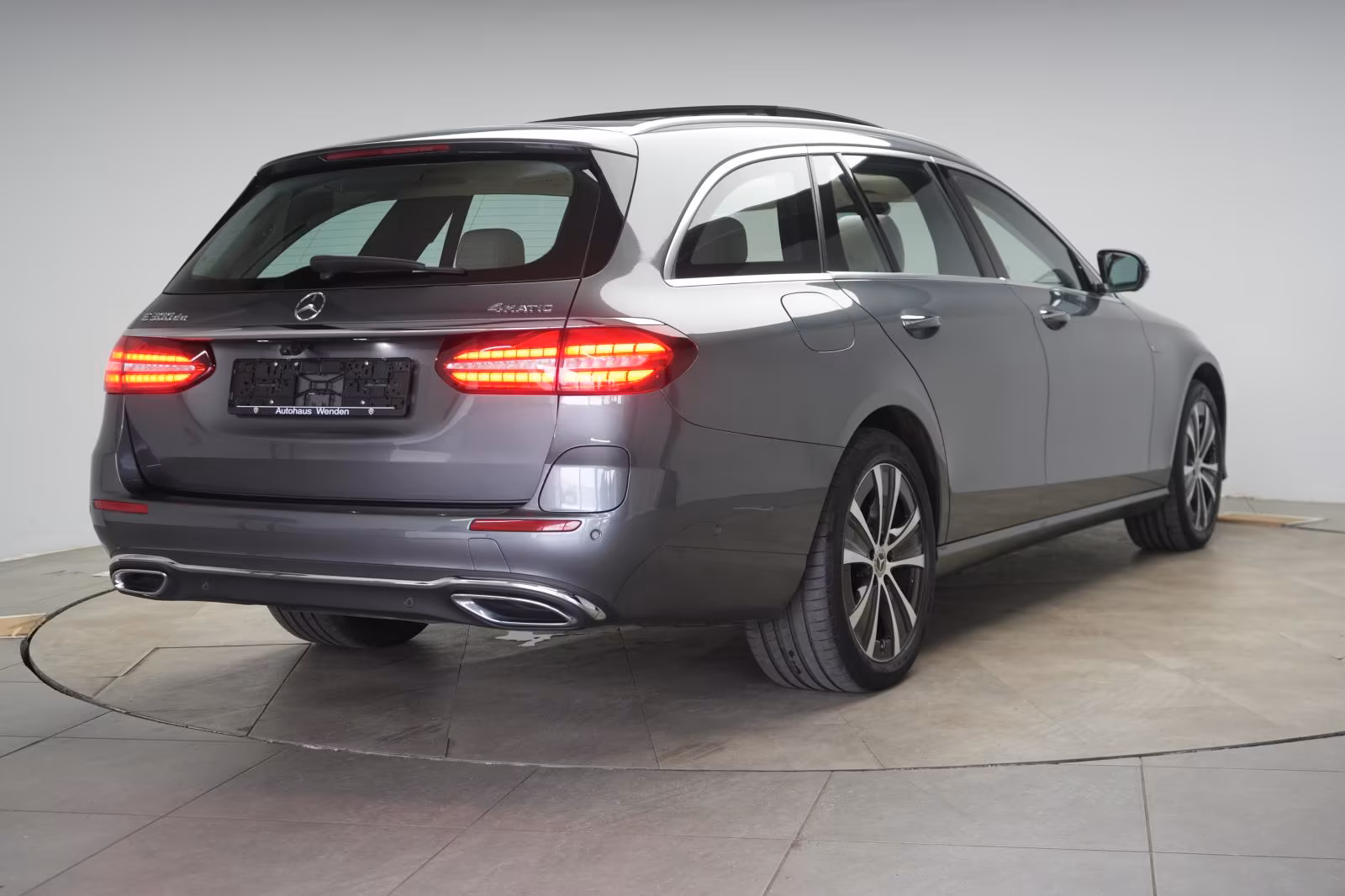 (B-159) Mercedes-Benz(Hybrid) E 300 de 4Matic T 9G-Tronic Avantgarde Leder/Dis - Image 5