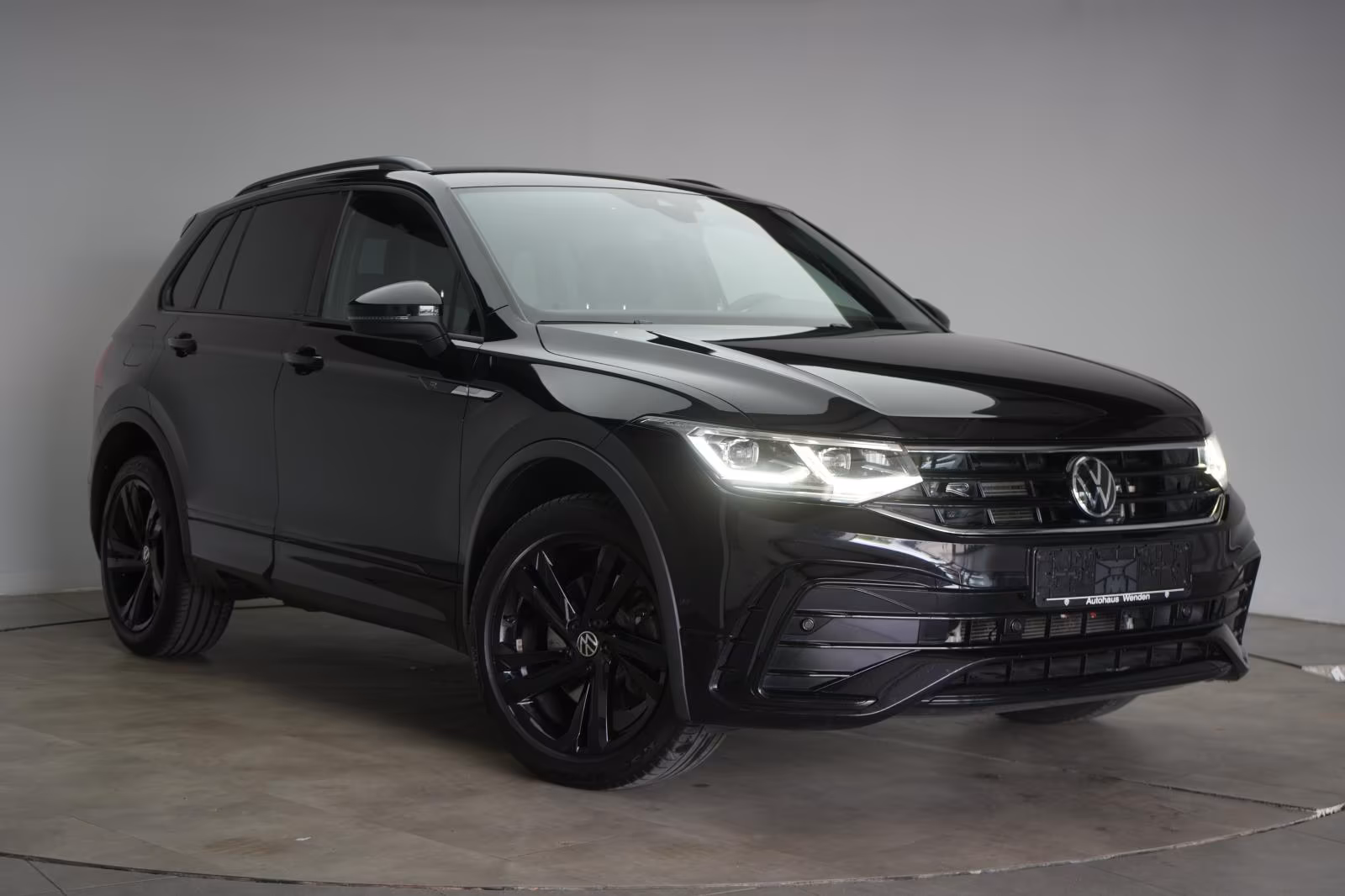 (B-301) Volkswagen Tiguan 2.0 TDI 4Motion DSG R line ACC/Kamera/Vir - Image 1
