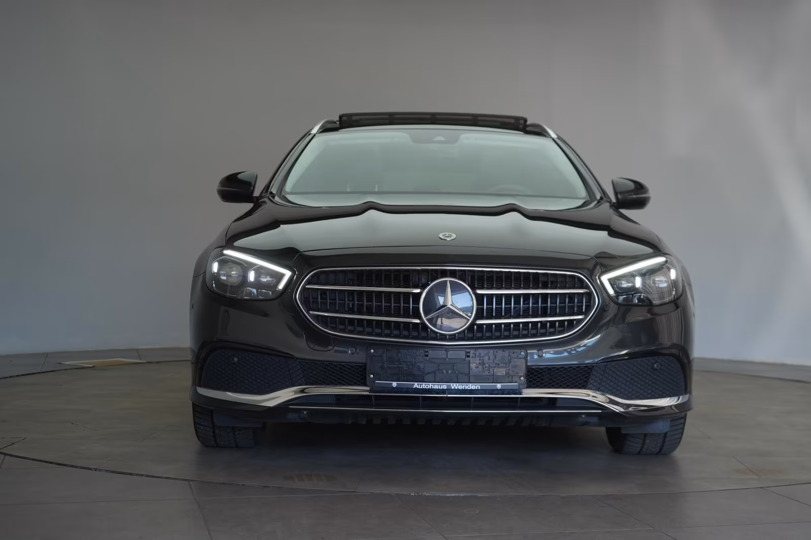 (B-360) Mercedes-Benz(Hybrid) E 300 e T 9G-Tronic Avantgarde Temp/Kamera/Pa - Image 2