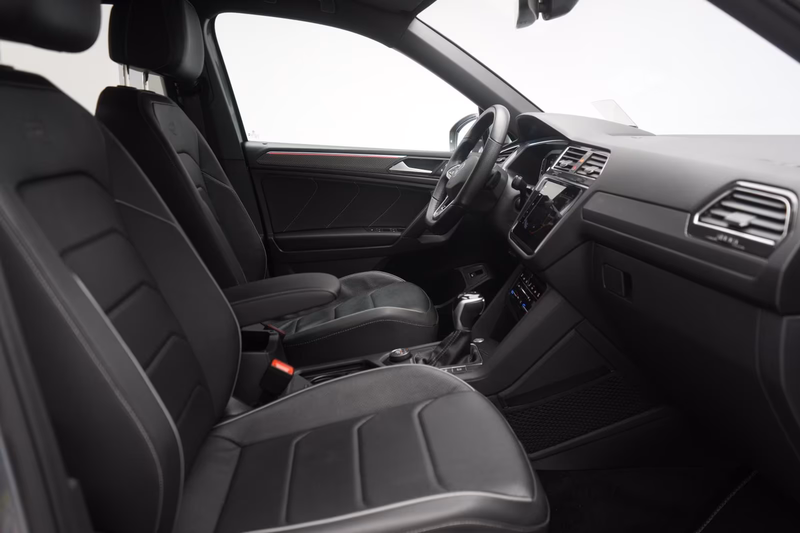 (B-743) Volkswagen Tiguan Allspace 2.0 TDI 4Motion DSG R-Line Leder - Image 8