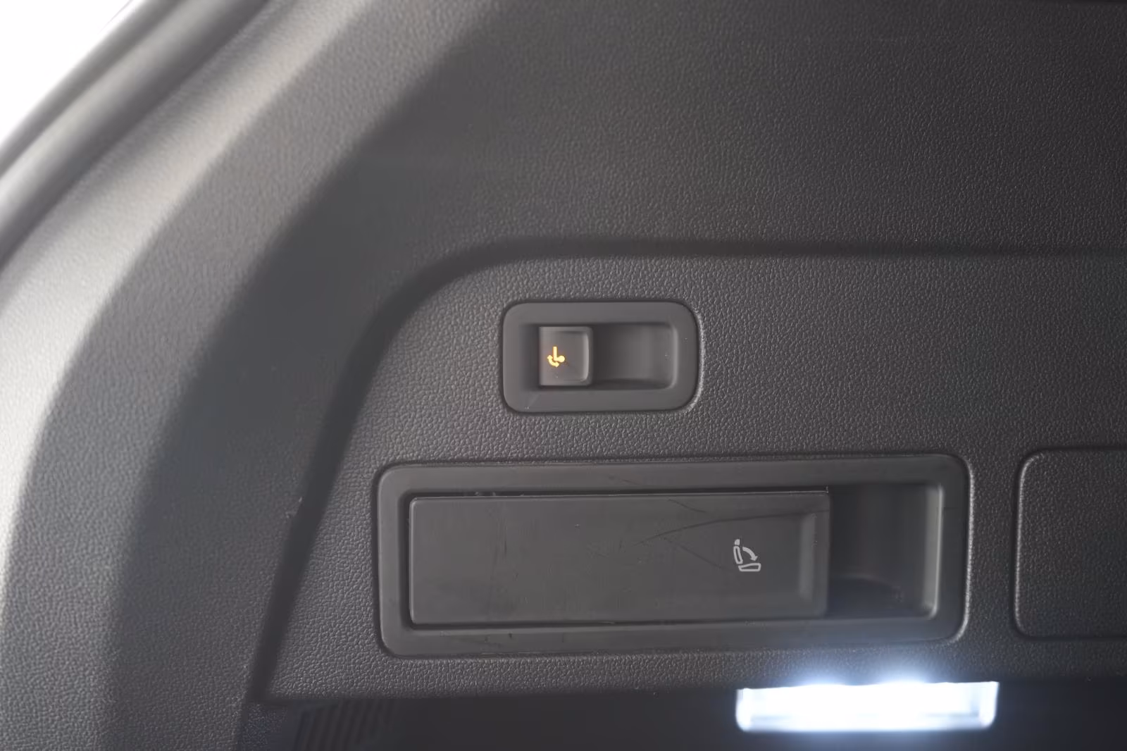 (B-373) Volkswagen Tiguan Allspace 2.0 TDI SCR 4Motion DSG R-Line - Image 26