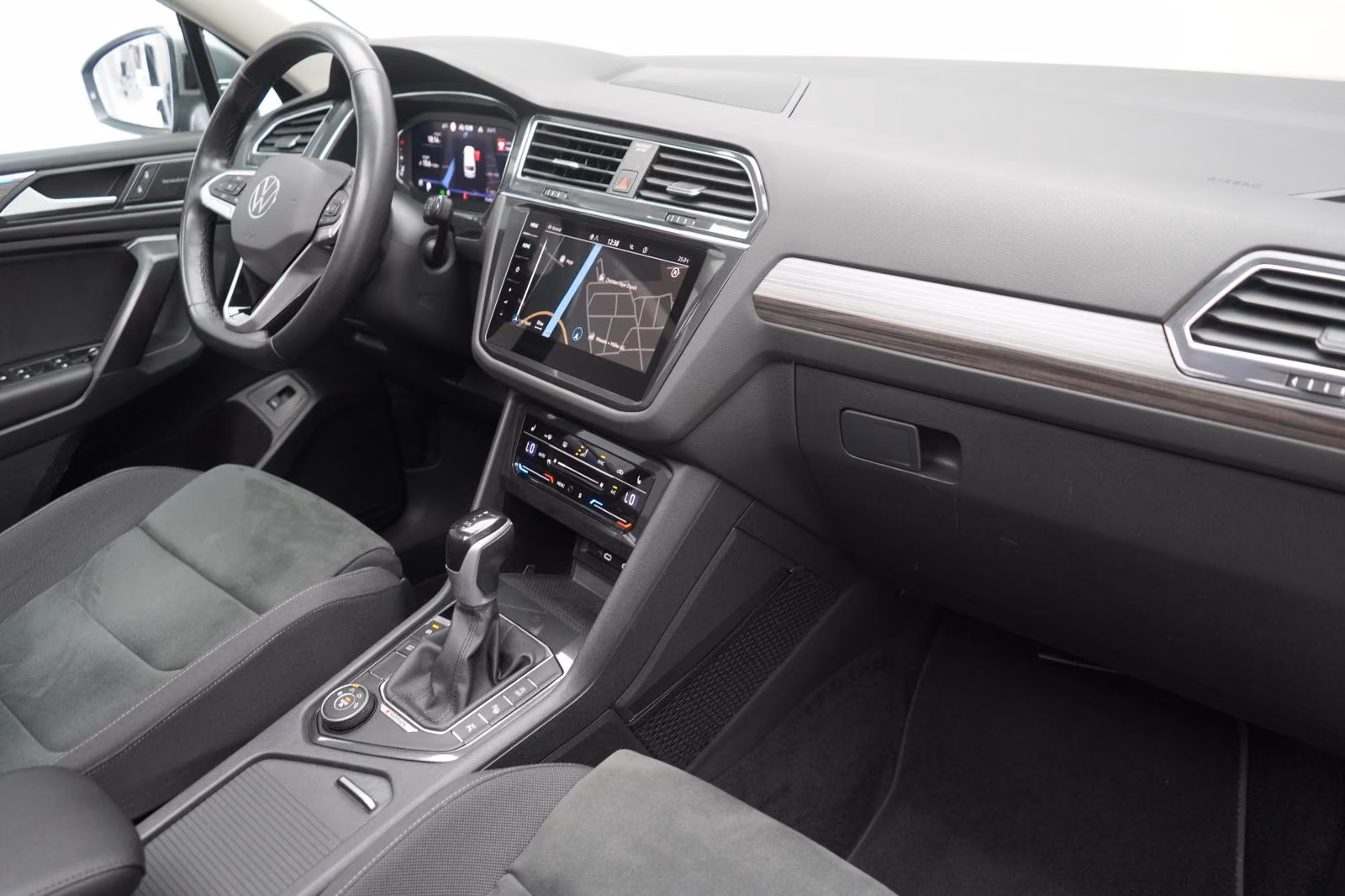 (B-288) Volkswagen Tiguan Allspace 2.0 TDI 4Motion Elegance STHZ/Pa - Image 10