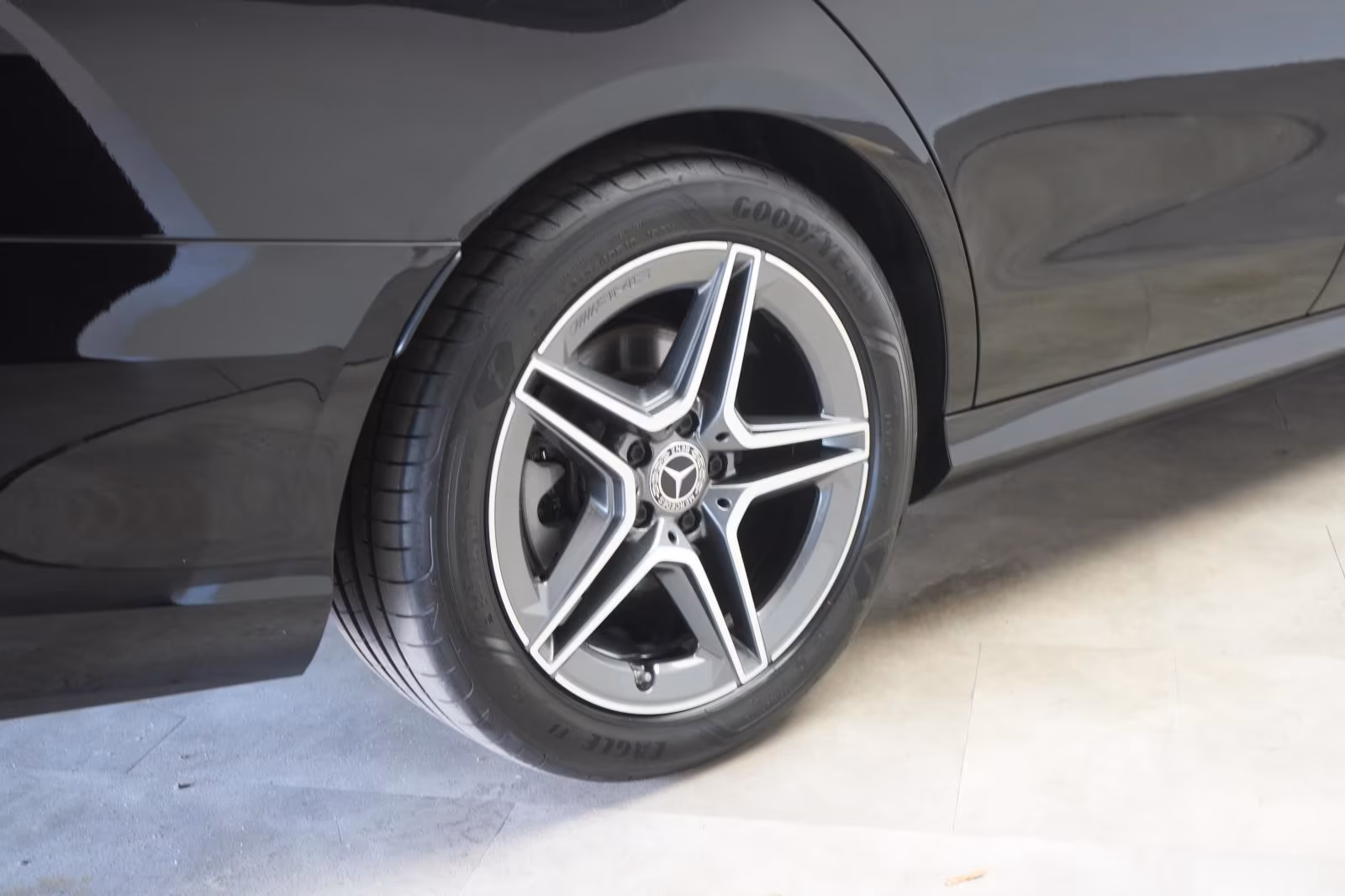 (B-599) Mercedes-Benz(7 ghế) E 300 d 4Matic T 9G-Tronic AMG Distroni - Image 25