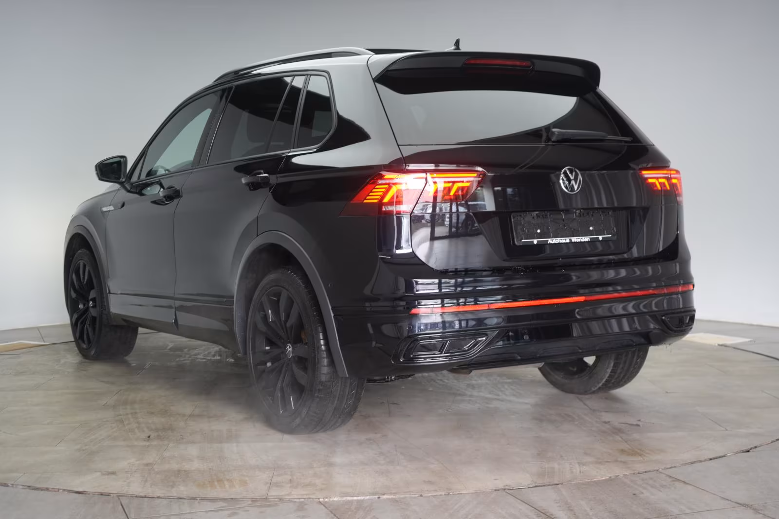 (B-531) Volkswagen Tiguan 2.0 TDI R-Line 4Motion ACC/Kamera/HUD//Pa - Image 4
