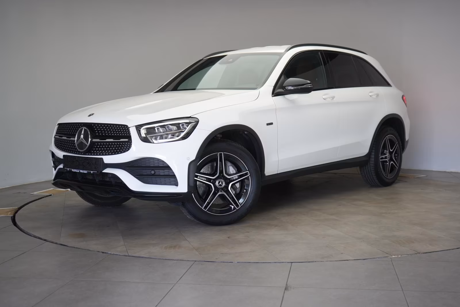 (B-208) Mercedes-Benz(Hybrid) GLC 300 e 4Matic 9G-Tronic AMG Leder/Temp/Kam - Image 3