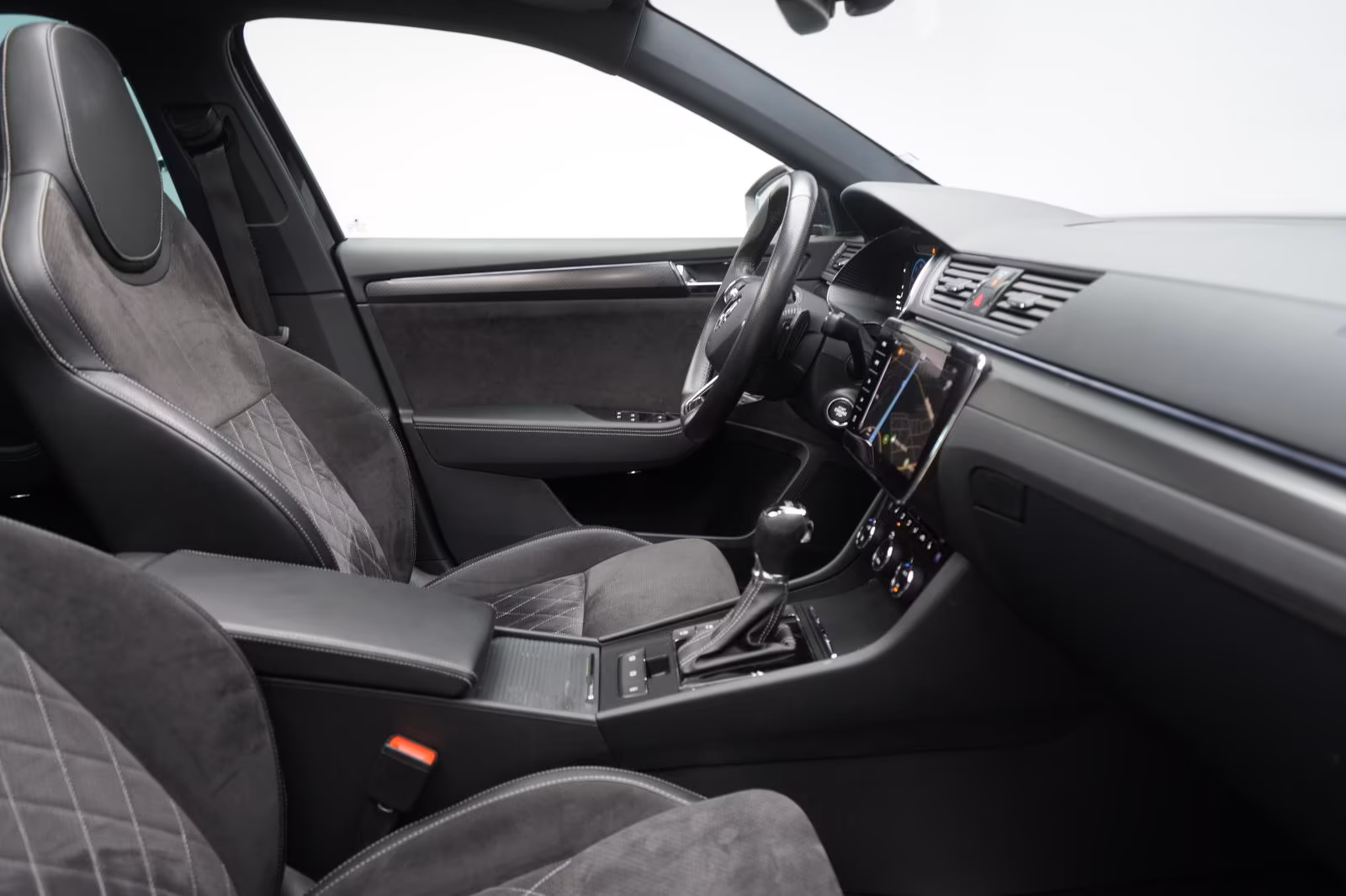 (B-669) Skoda Superb Combi 2.0 TDI DSG Sportline ACC/Virtual/P - Image 8